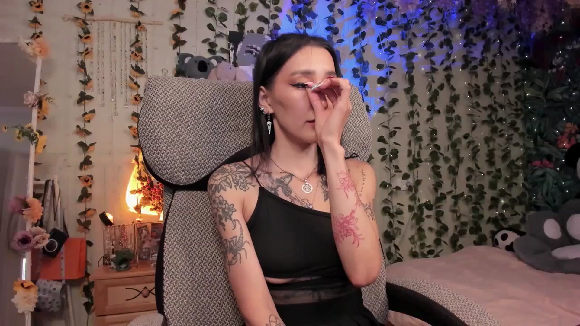 Gallery image thumbnail from KellyAsian's myfreecams stream on, 07/13/2023, 08:23 image 9 of 20