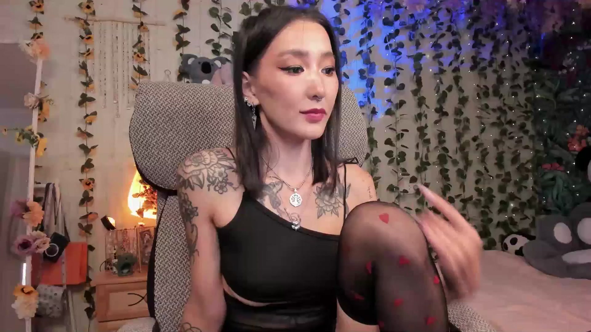 Gallery image thumbnail from KellyAsian's myfreecams stream on, 07/13/2023, 08:23 image 15 of 20