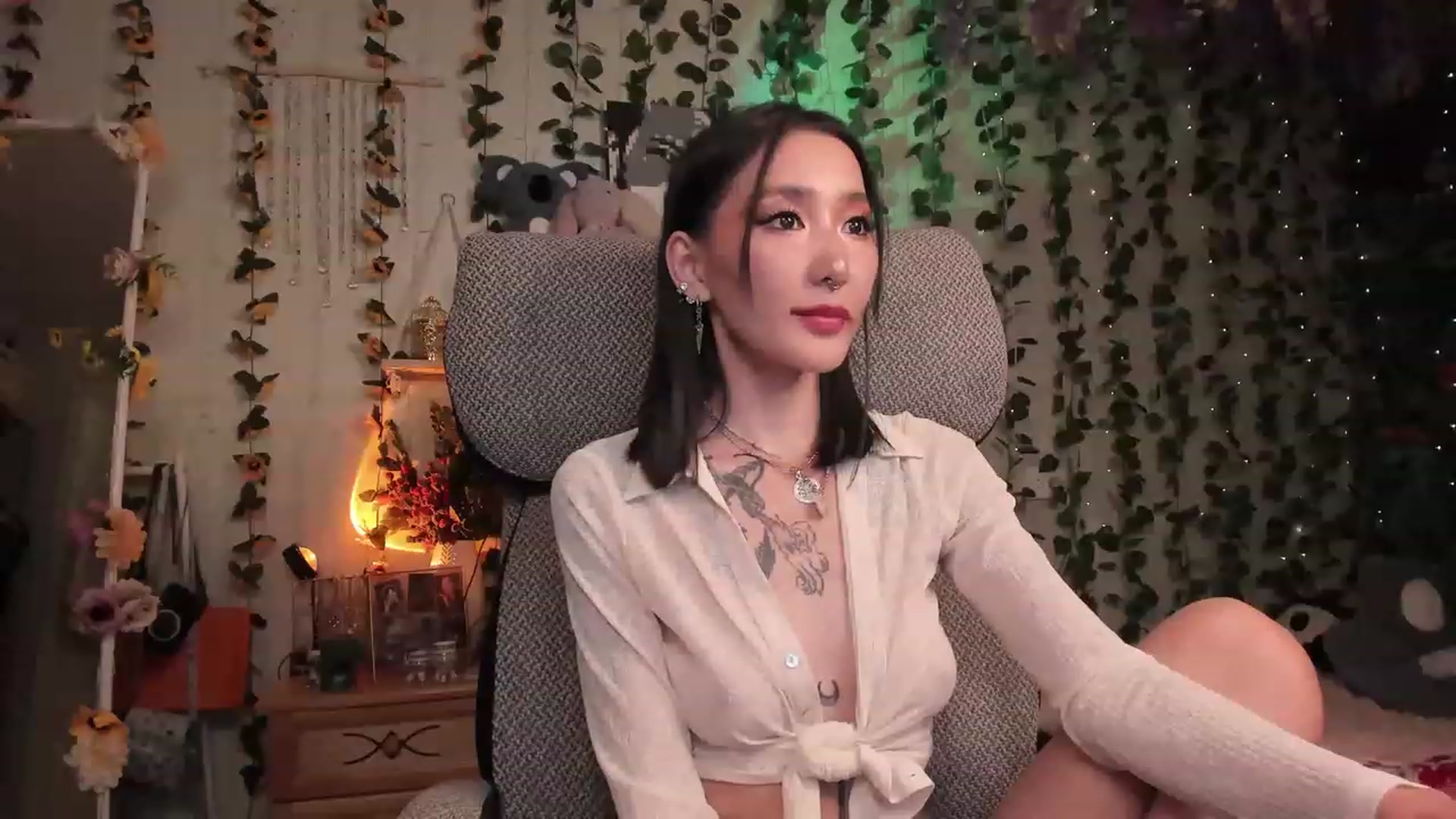Gallery image thumbnail from KellyAsian's myfreecams stream on, 07/13/2023, 18:58 image 18 of 20