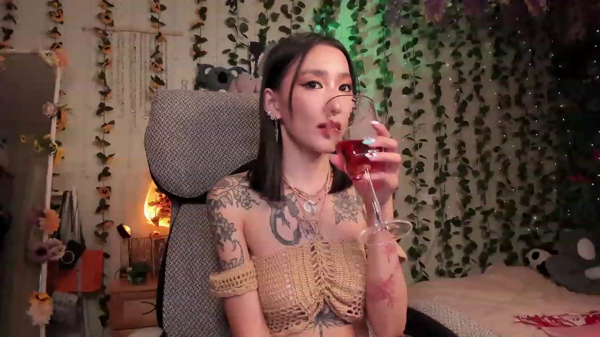 Gallery image thumbnail from KellyAsian's myfreecams stream on, 07/13/2023, 18:58 image 15 of 20