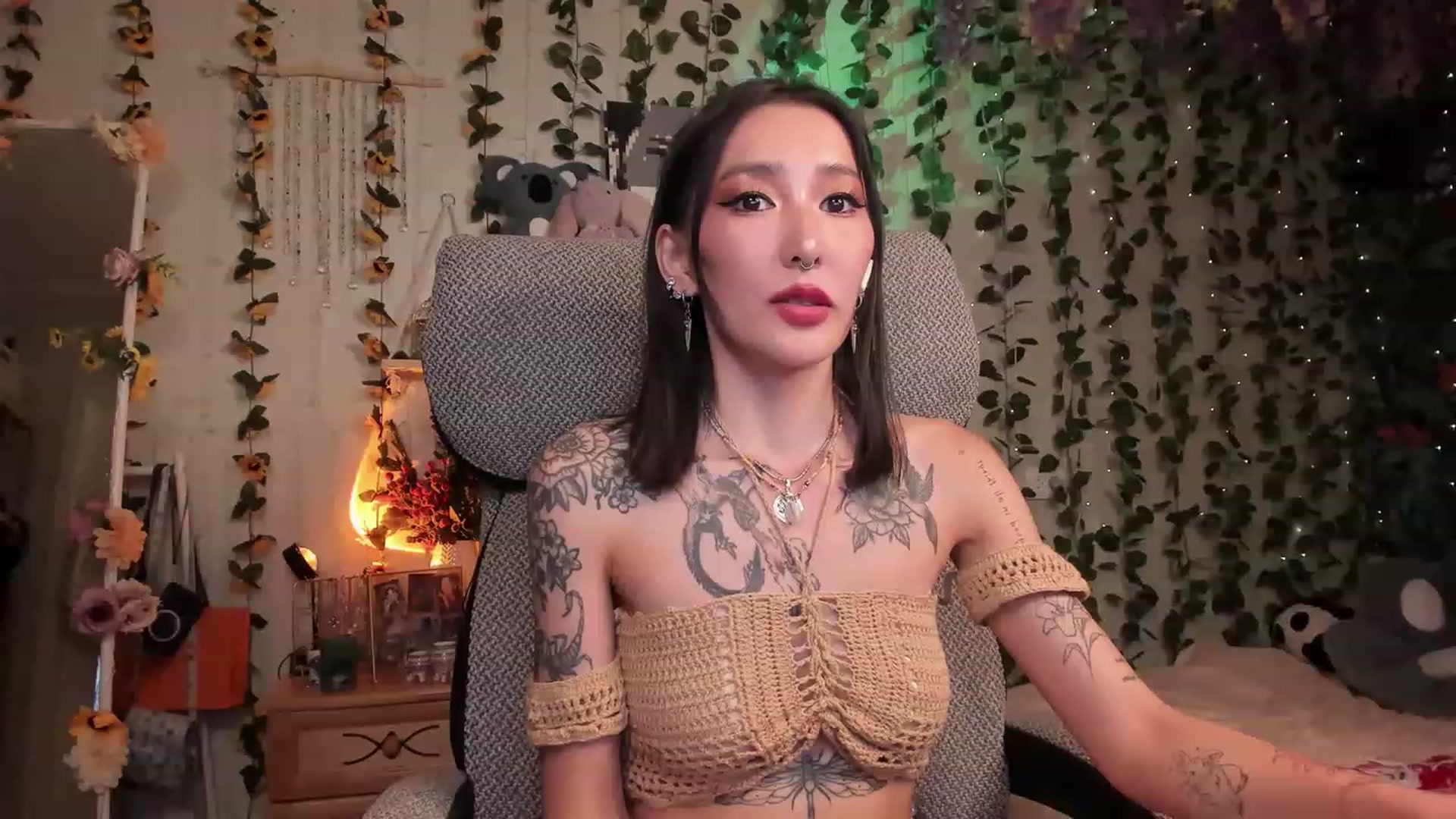 Gallery image thumbnail from KellyAsian's myfreecams stream on, 07/13/2023, 18:58 image 4 of 20