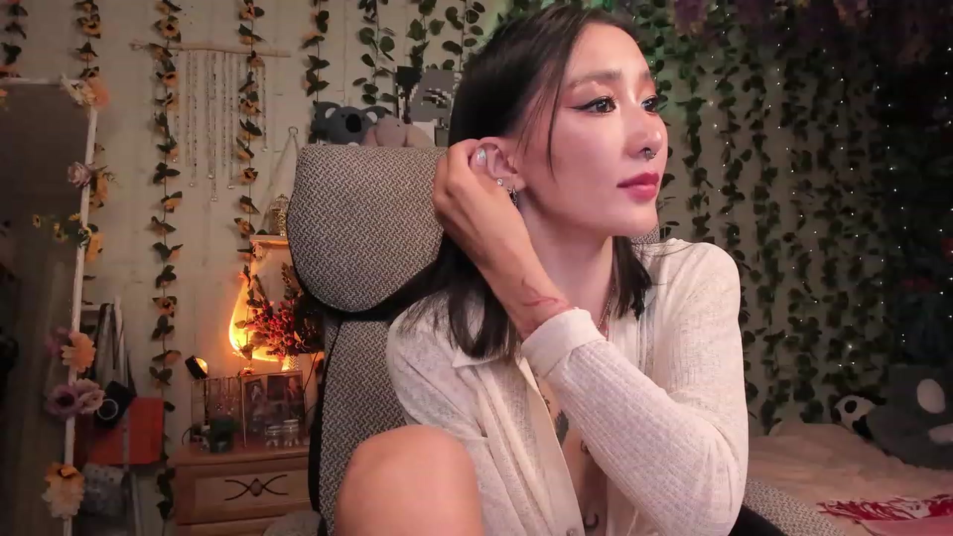 Gallery image thumbnail from KellyAsian's myfreecams stream on, 07/13/2023, 19:08 image 10 of 20