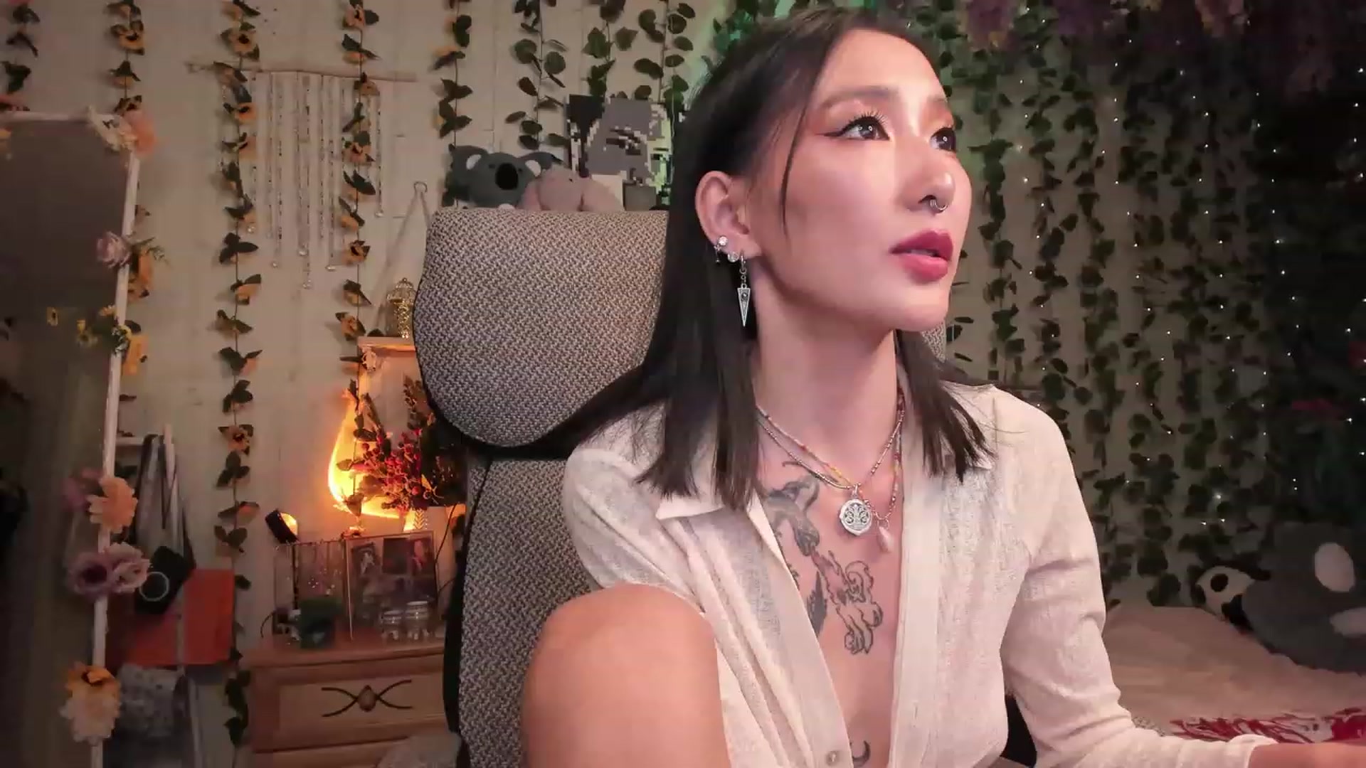 Gallery image thumbnail from KellyAsian's myfreecams stream on, 07/13/2023, 19:08 image 6 of 20