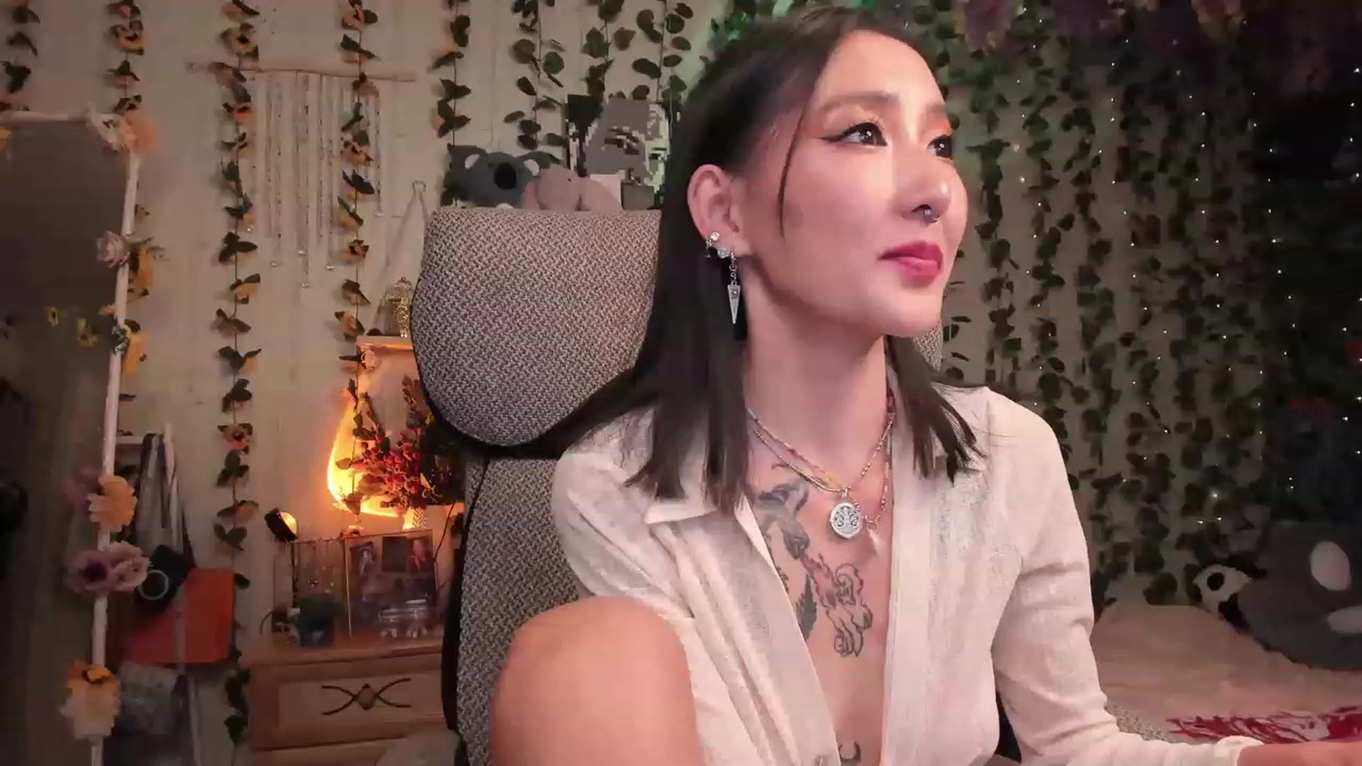 Gallery image thumbnail from KellyAsian's myfreecams stream on, 07/13/2023, 19:08 image 7 of 20