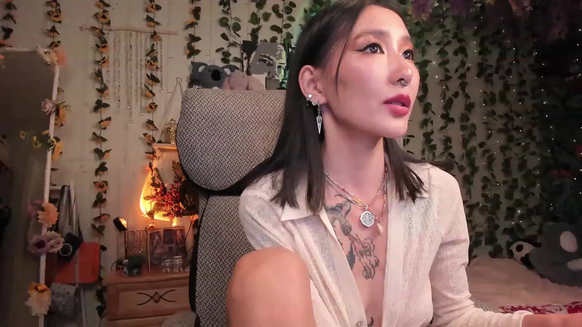 Gallery image thumbnail from KellyAsian's myfreecams stream on, 07/13/2023, 19:08 image 5 of 20