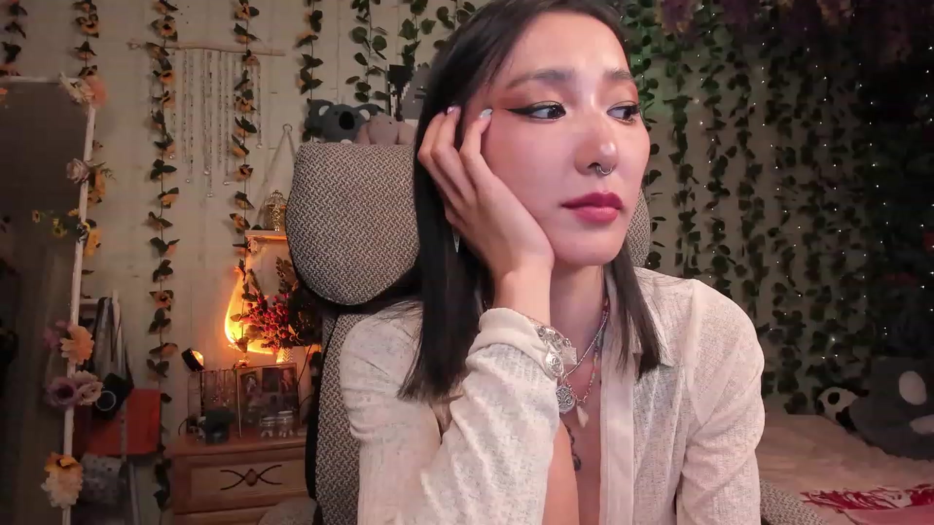 Gallery image thumbnail from KellyAsian's myfreecams stream on, 07/13/2023, 19:08 image 19 of 20