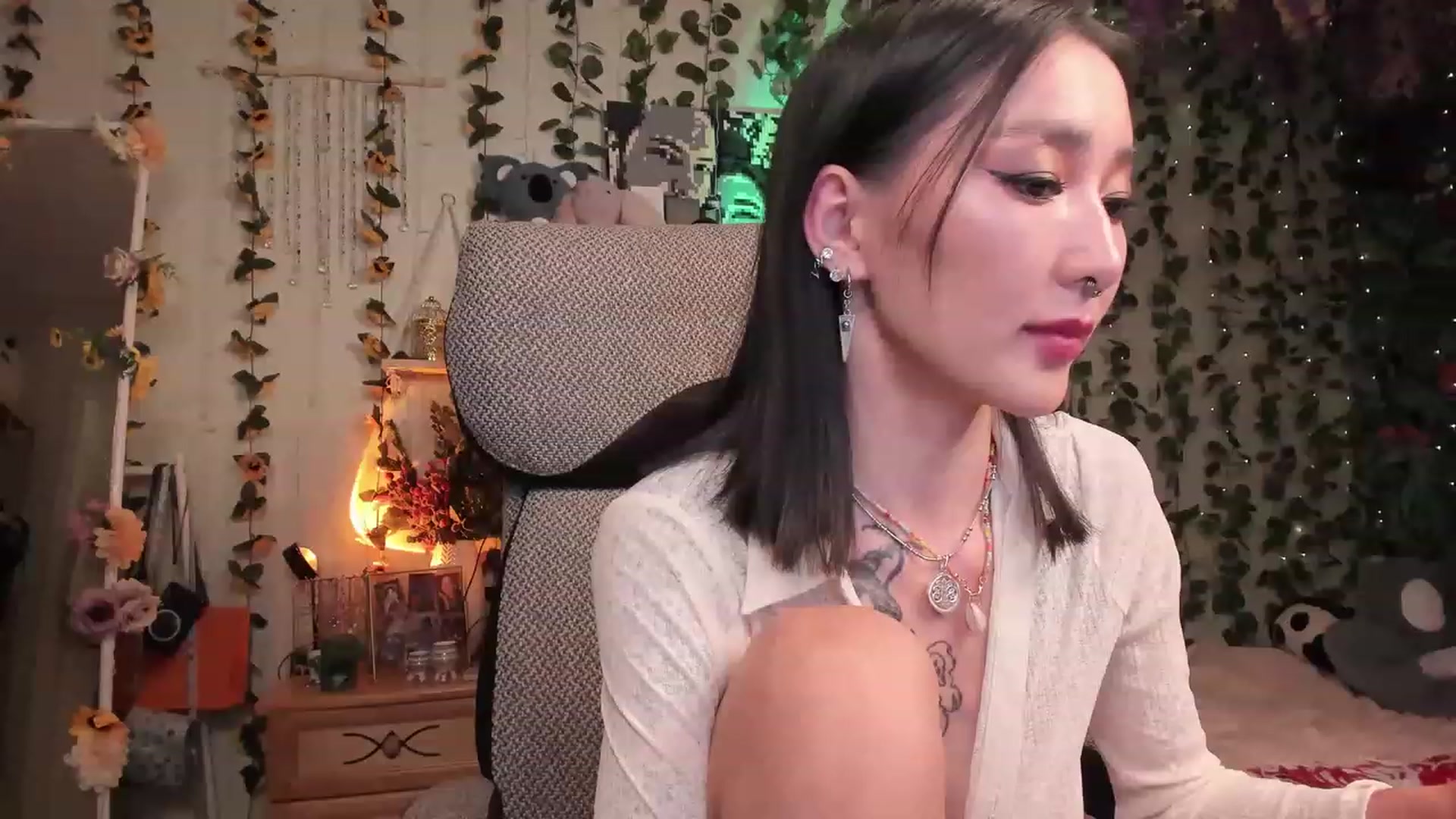 Gallery image thumbnail from KellyAsian's myfreecams stream on, 07/13/2023, 19:08 image 17 of 20