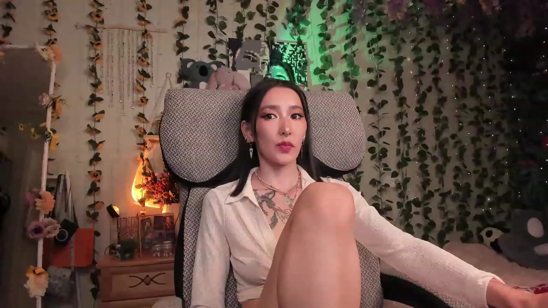 Gallery image thumbnail from KellyAsian's myfreecams stream on, 07/13/2023, 19:08 image 4 of 20