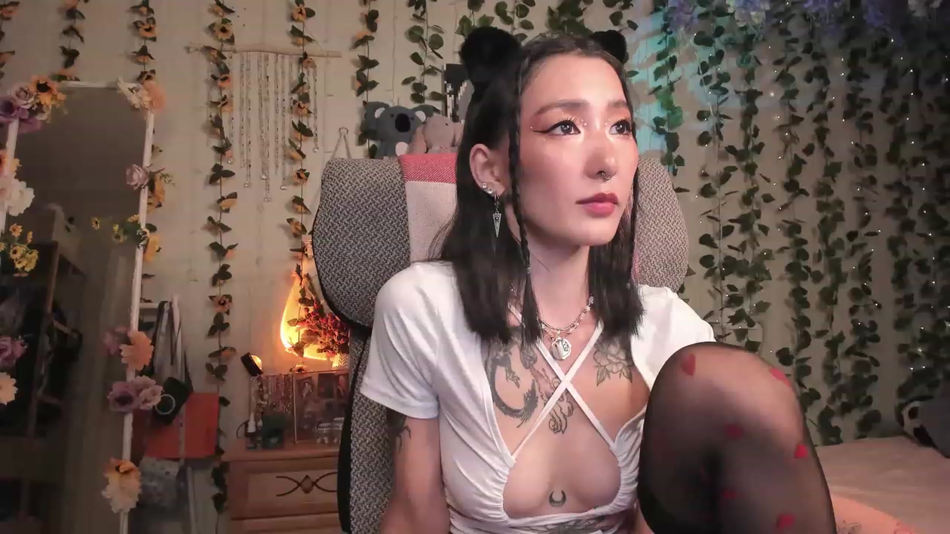 Gallery image thumbnail from KellyAsian's myfreecams stream on, 07/15/2023, 17:20 image 15 of 20