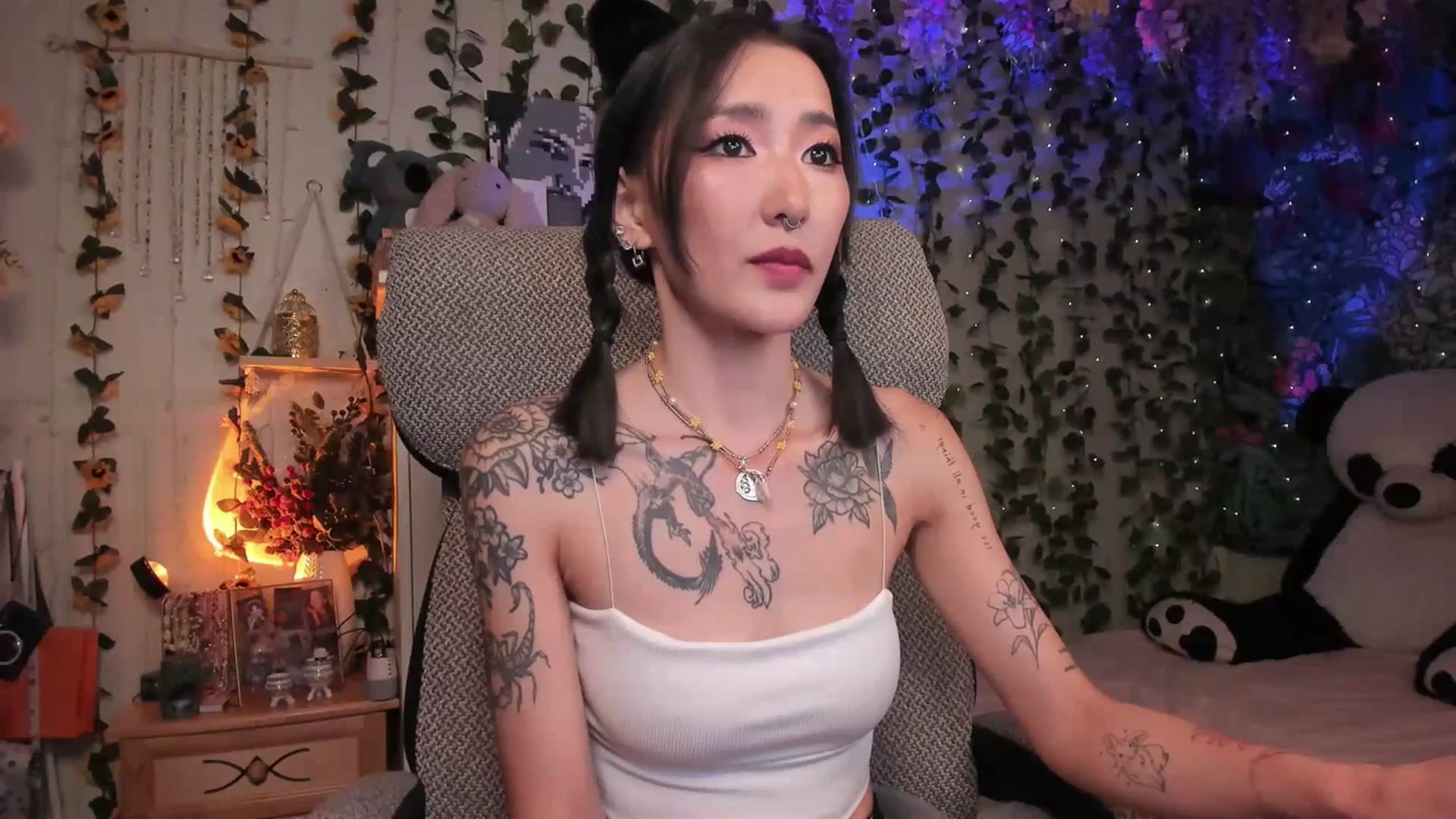 Gallery image thumbnail from KellyAsian's myfreecams stream on, 07/18/2023, 17:13 image 1 of 20