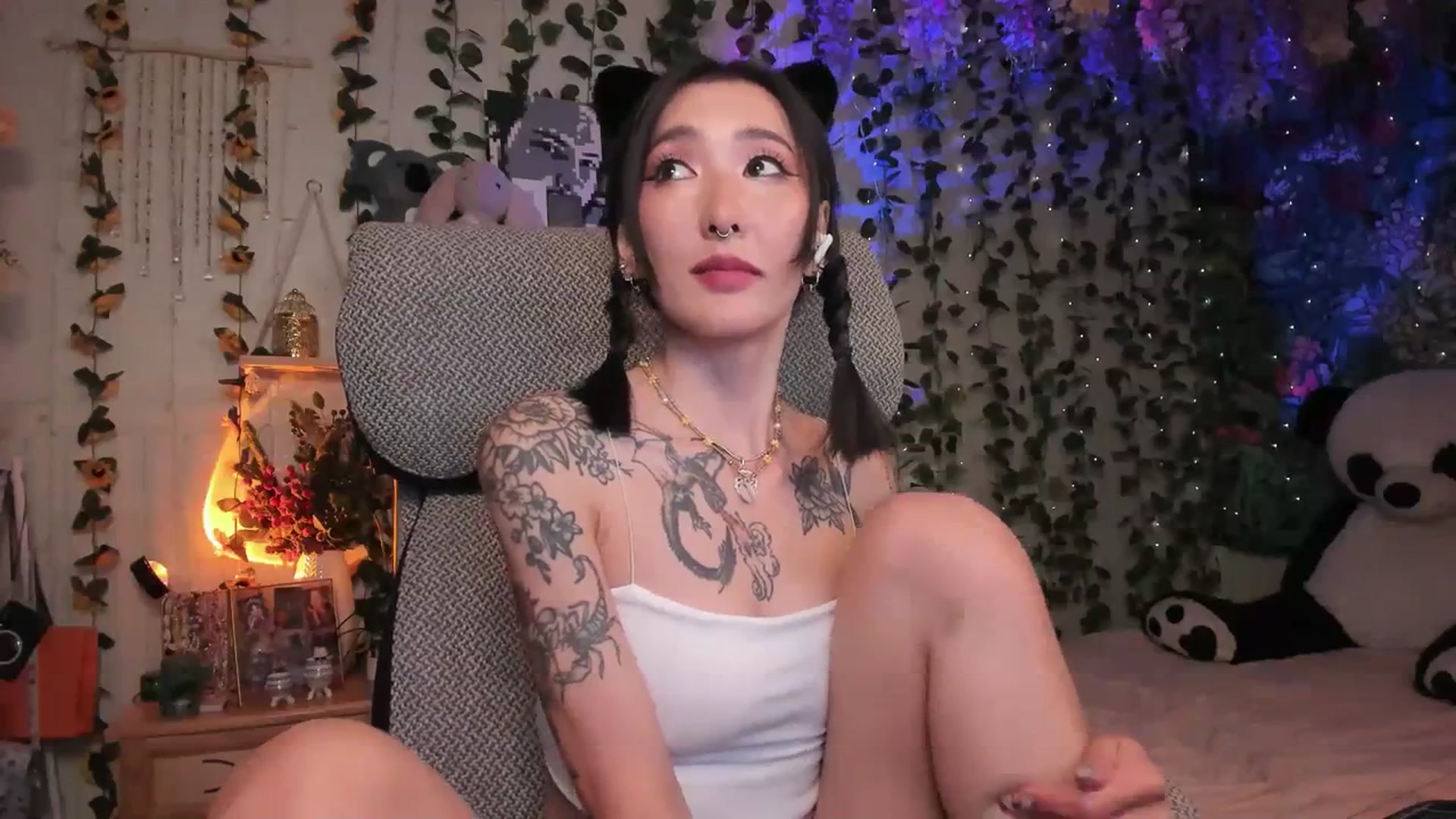Gallery image thumbnail from KellyAsian's myfreecams stream on, 07/18/2023, 17:13 image 14 of 20