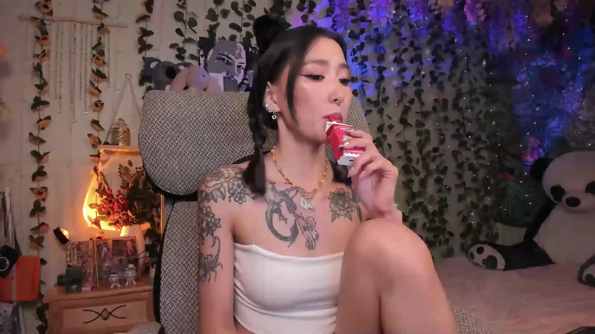 Gallery image thumbnail from KellyAsian's myfreecams stream on, 07/18/2023, 17:13 image 17 of 20