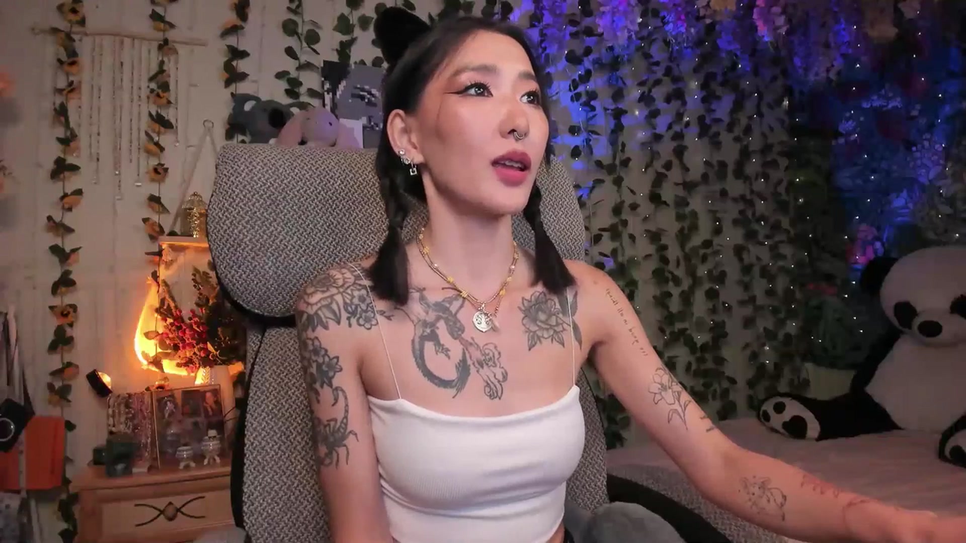 Gallery image thumbnail from KellyAsian's myfreecams stream on, 07/18/2023, 17:50 image 7 of 20