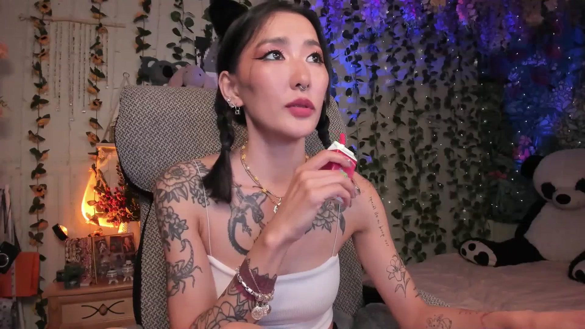 Gallery image thumbnail from KellyAsian's myfreecams stream on, 07/18/2023, 17:50 image 18 of 20