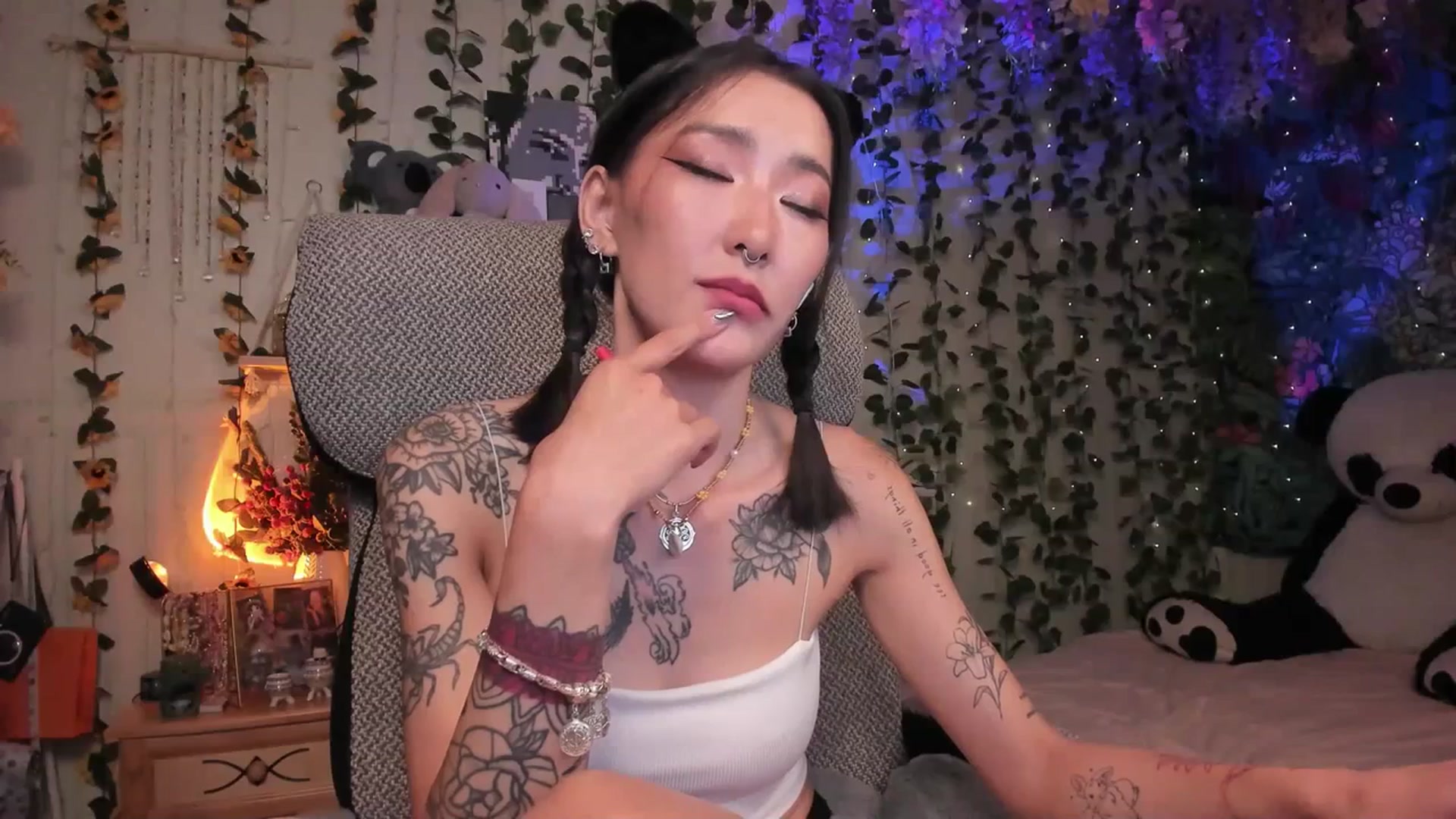 Gallery image thumbnail from KellyAsian's myfreecams stream on, 07/18/2023, 17:50 image 19 of 20