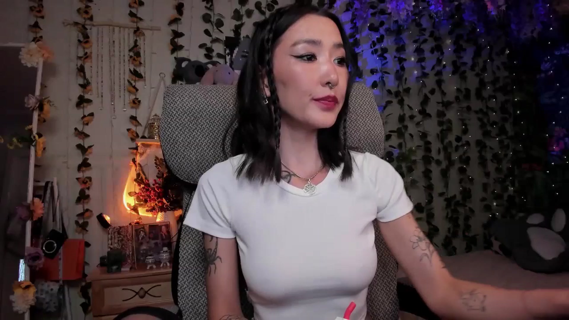 Gallery image thumbnail from KellyAsian's myfreecams stream on, 07/19/2023, 09:08 image 14 of 20
