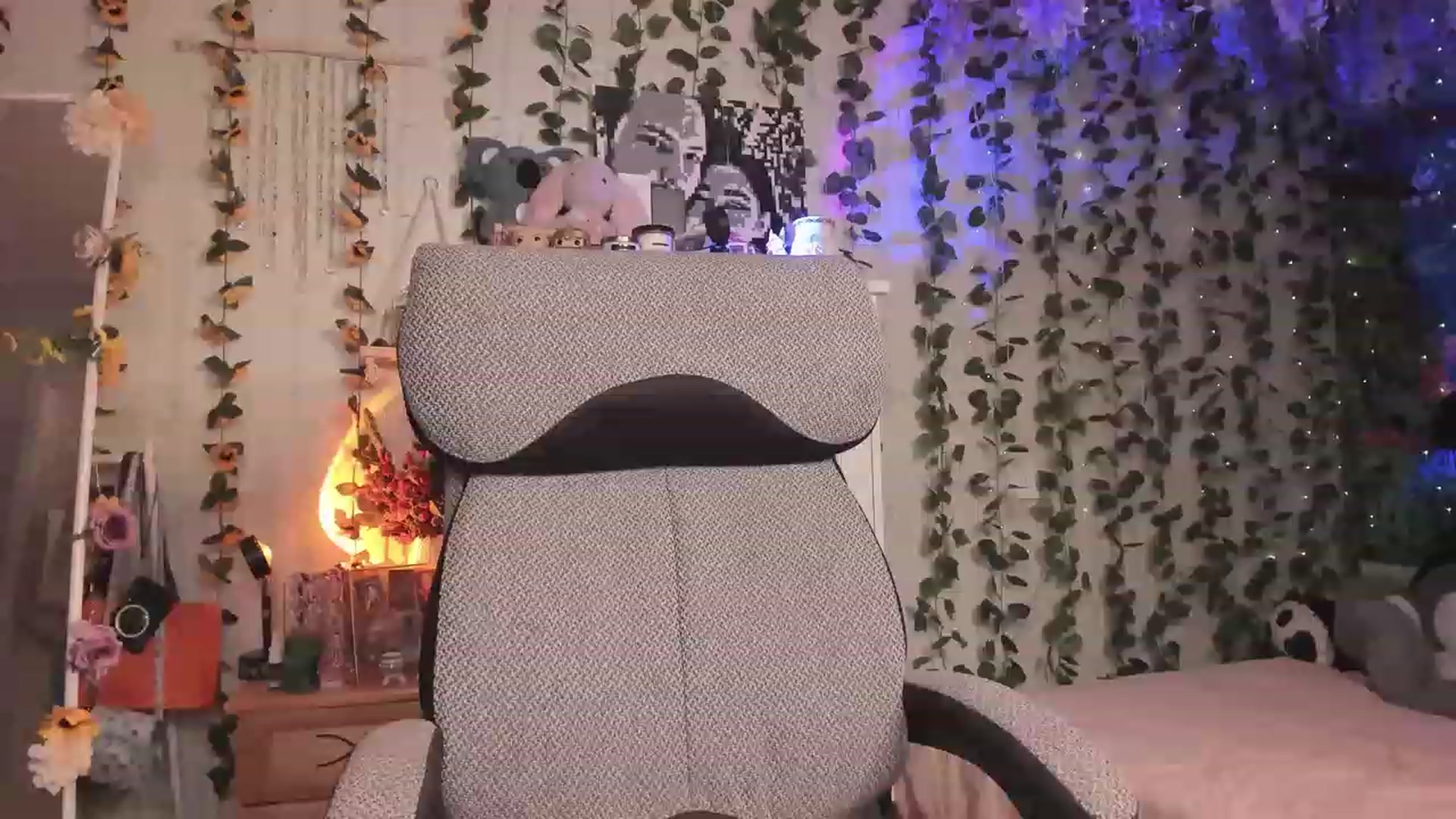 Gallery image thumbnail from KellyAsian's myfreecams stream on, 07/21/2023, 19:14 image 19 of 20