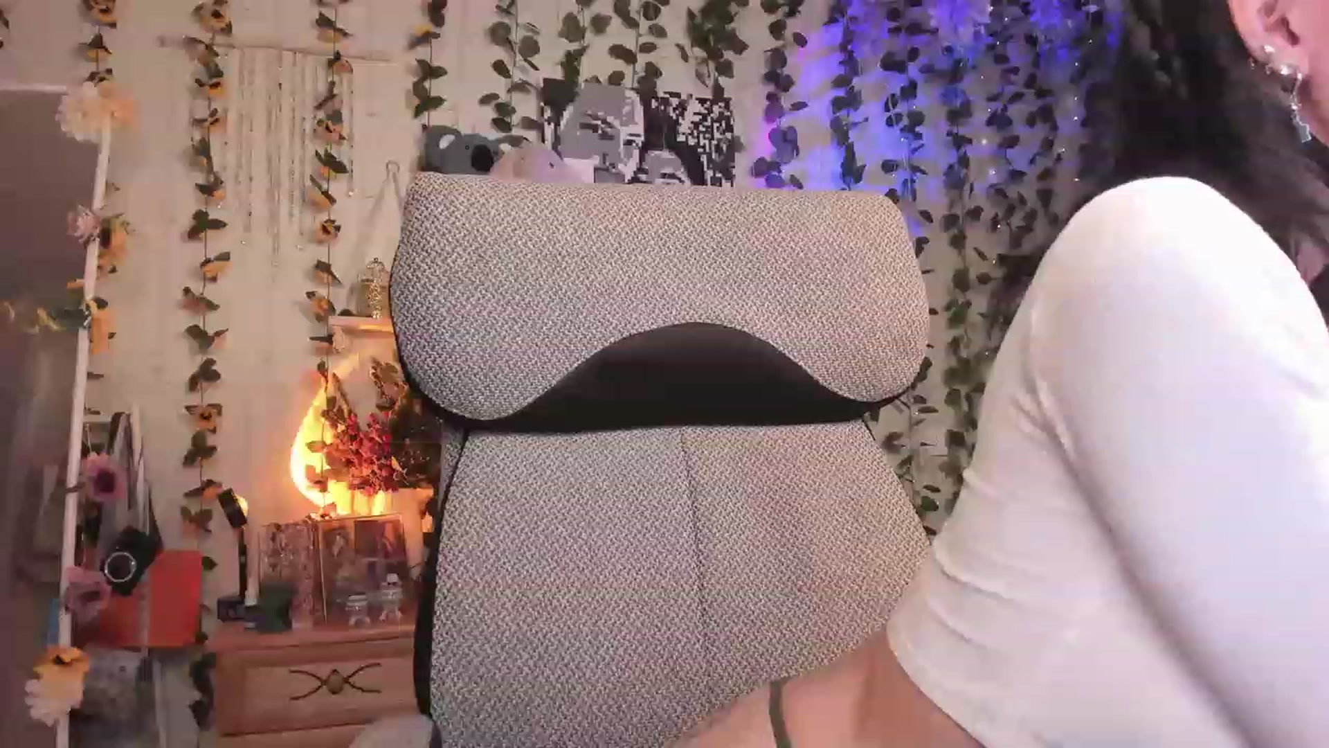 Gallery image thumbnail from KellyAsian's myfreecams stream on, 07/21/2023, 19:14 image 15 of 20