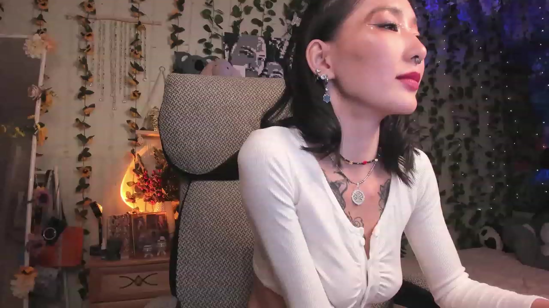 Gallery image thumbnail from KellyAsian's myfreecams stream on, 07/21/2023, 19:14 image 16 of 20