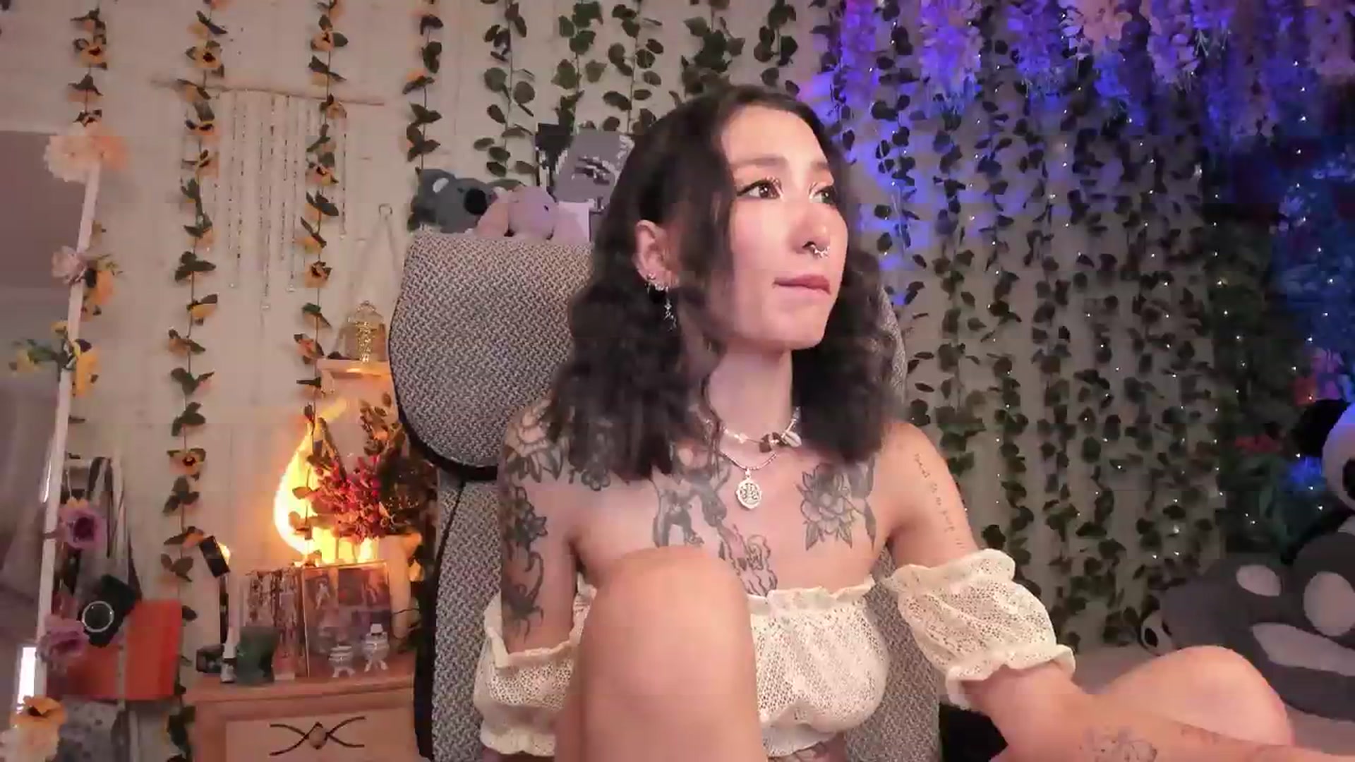 Gallery image thumbnail from KellyAsian's myfreecams stream on, 07/25/2023, 08:46 image 10 of 20