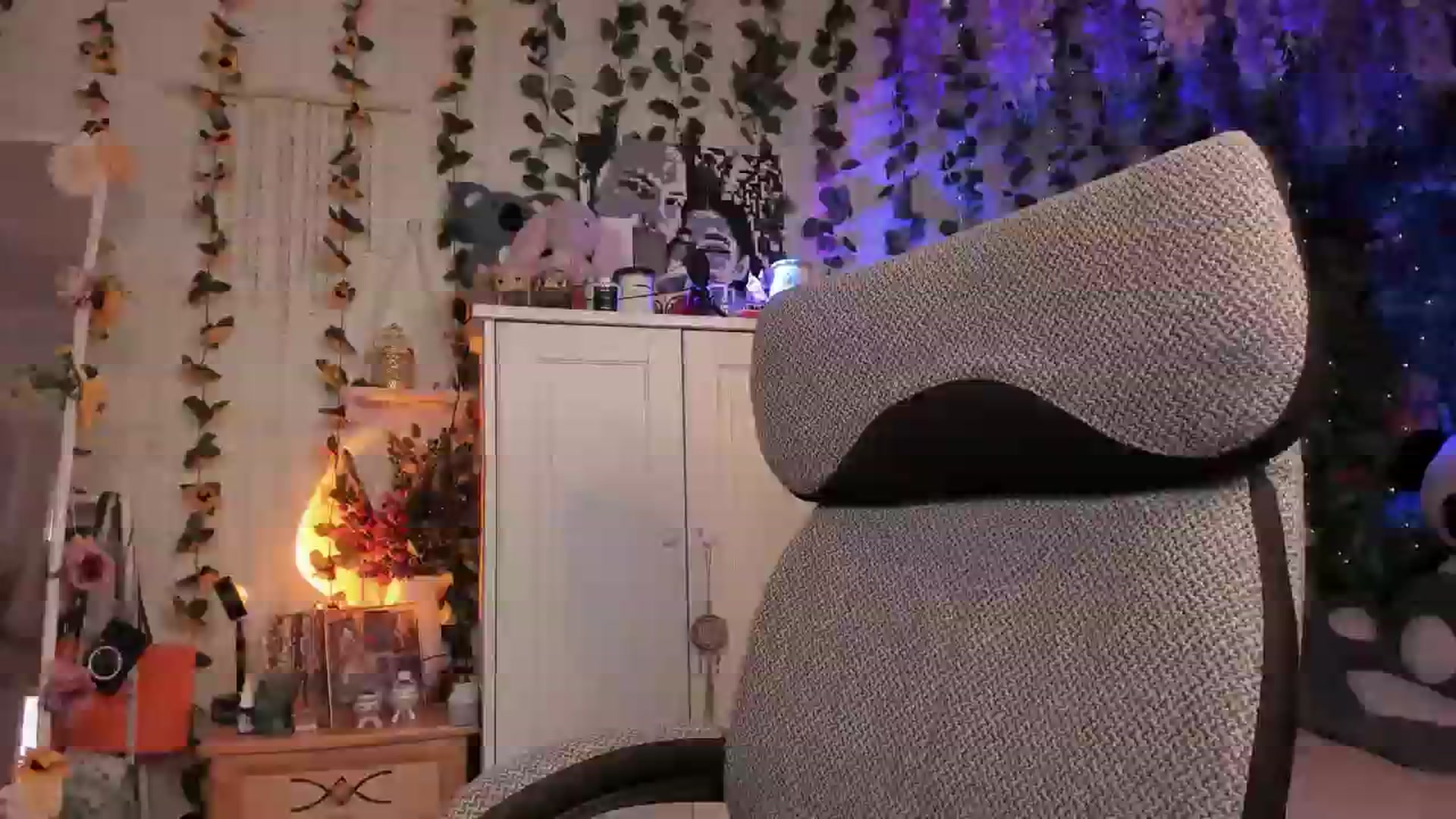 Gallery image thumbnail from KellyAsian's myfreecams stream on, 07/25/2023, 08:46 image 4 of 20
