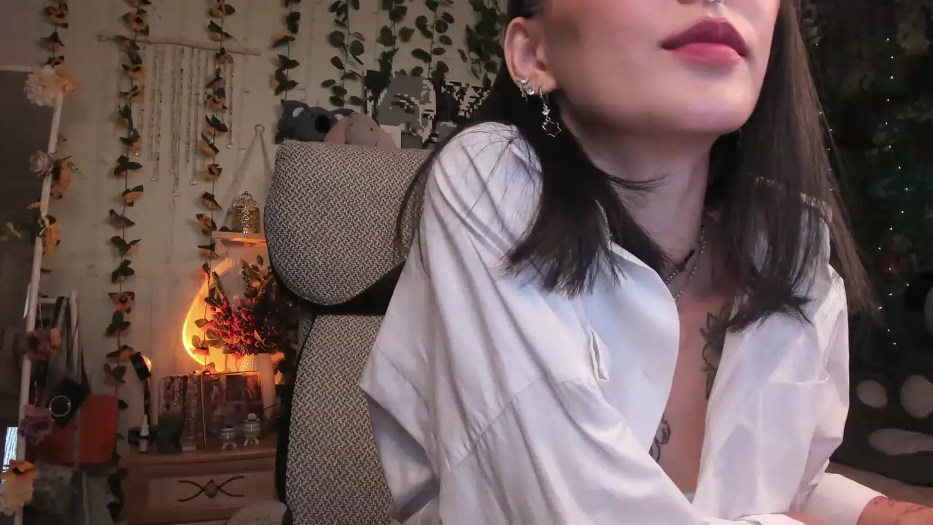 Gallery image thumbnail from KellyAsian's myfreecams stream on, 07/26/2023, 08:00 image 8 of 20