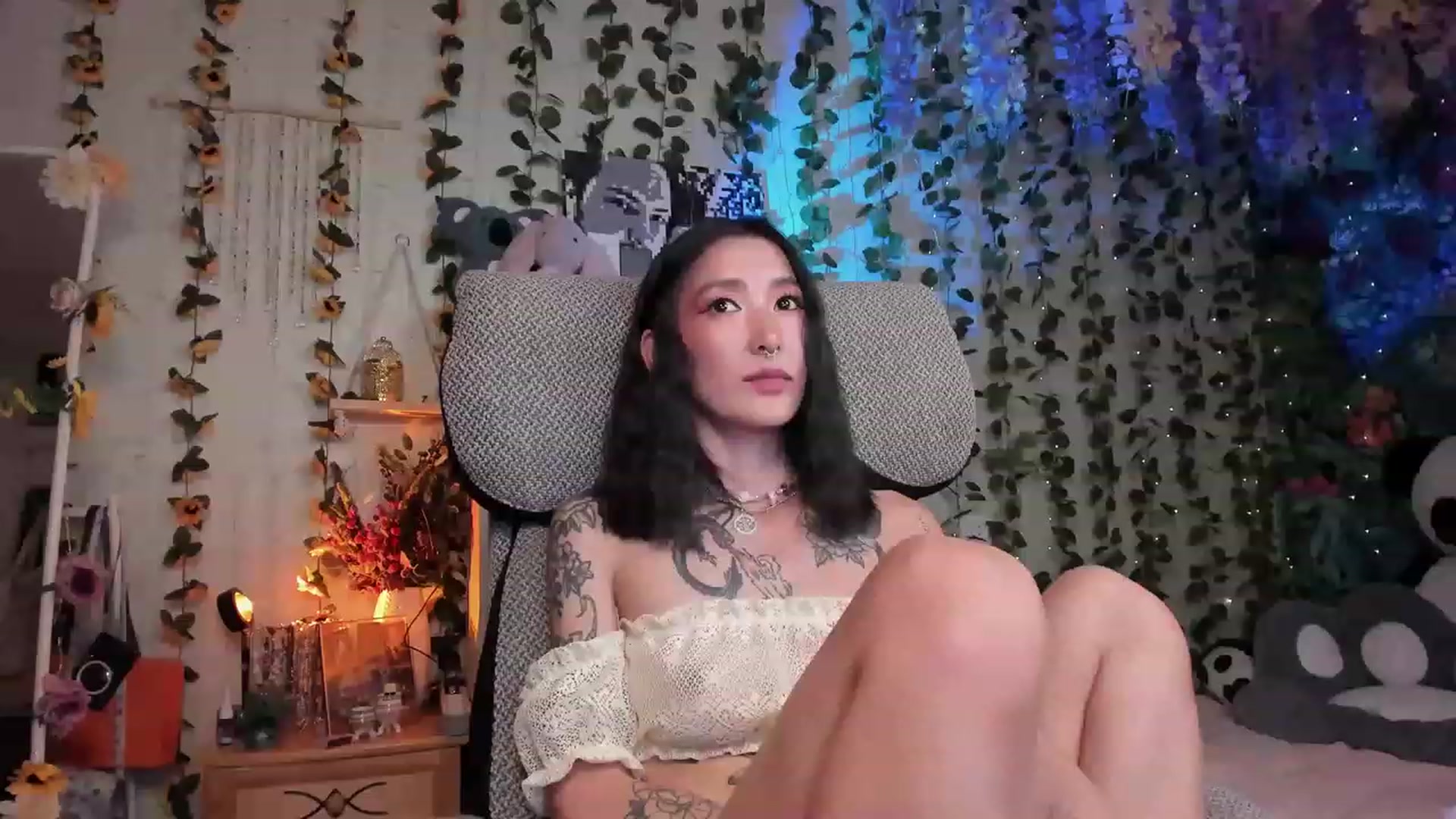 Gallery image thumbnail from KellyAsian's myfreecams stream on, 07/27/2023, 19:04 image 14 of 20