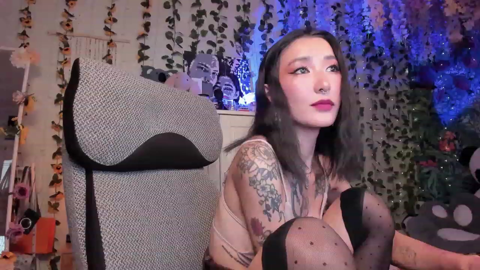 Gallery image thumbnail from KellyAsian's myfreecams stream on, 07/28/2023, 08:06 image 13 of 20