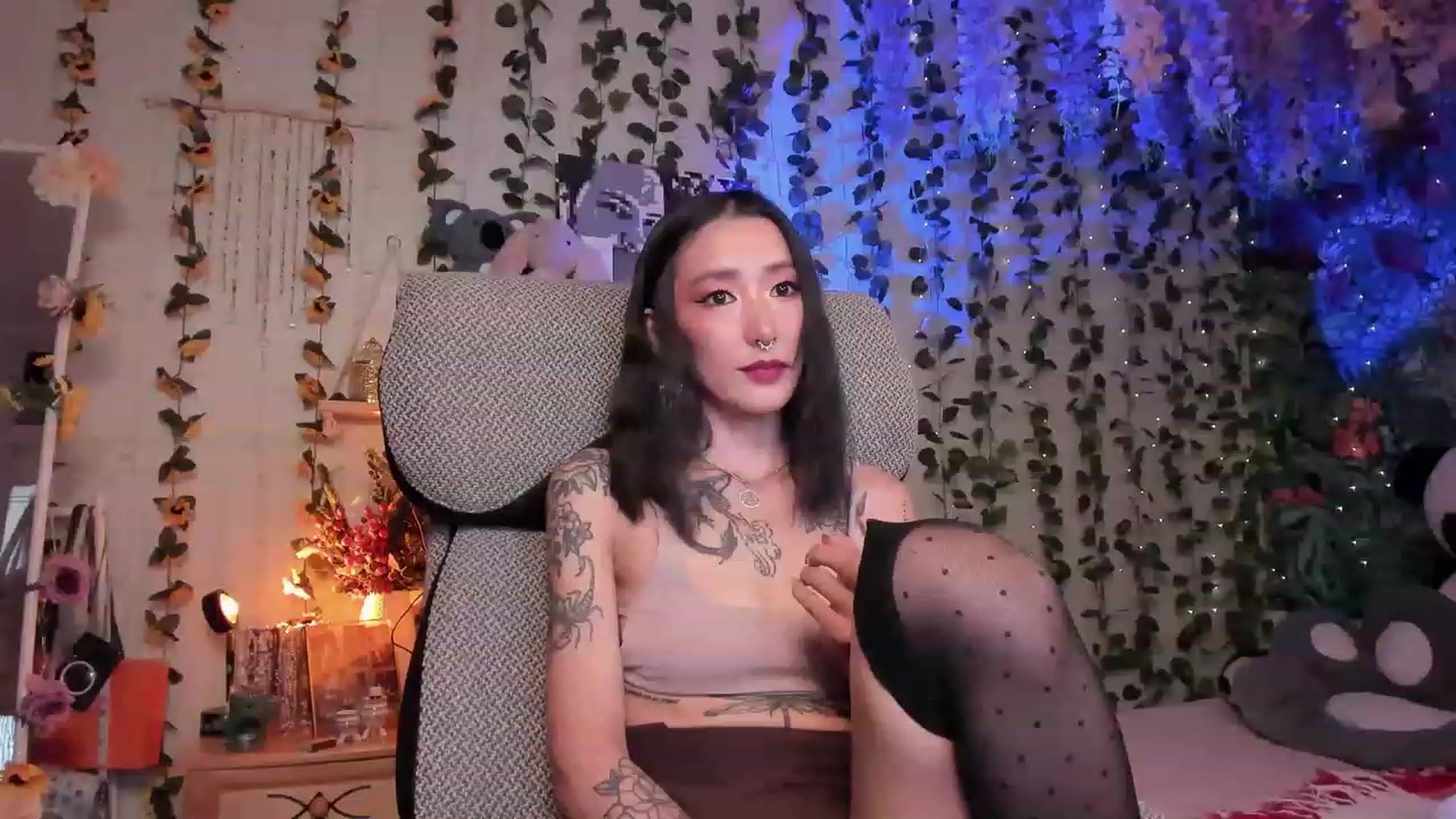 Gallery image thumbnail from KellyAsian's myfreecams stream on, 07/28/2023, 08:06 image 1 of 20