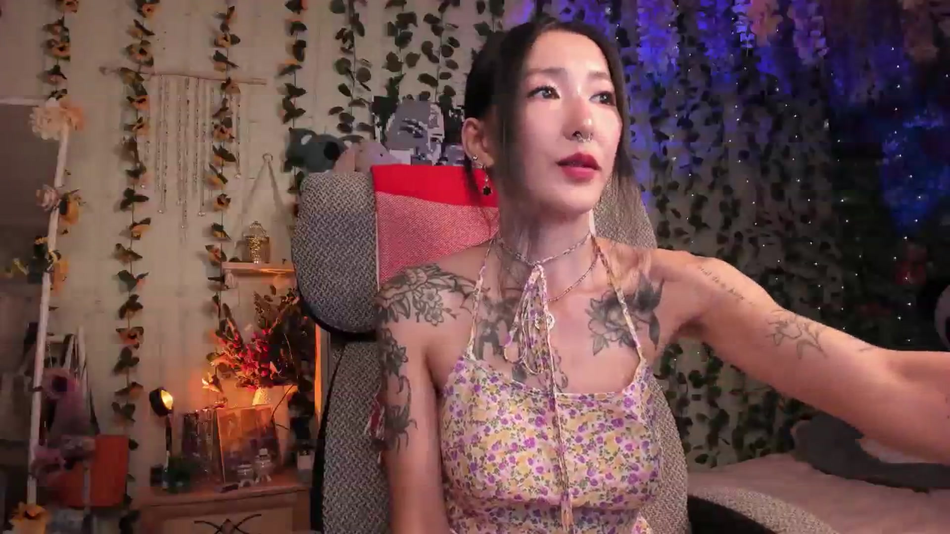 Gallery image thumbnail from KellyAsian's myfreecams stream on, 07/29/2023, 20:23 image 11 of 20