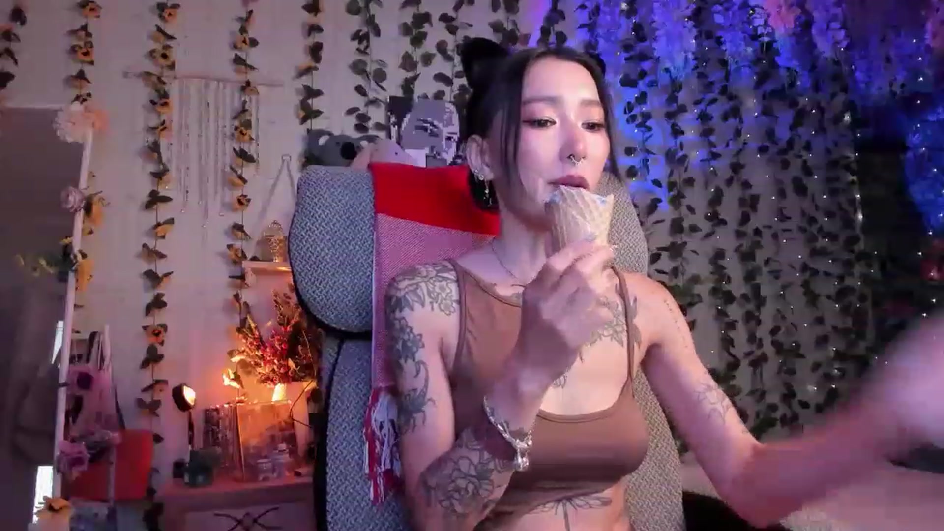 Gallery image thumbnail from KellyAsian's myfreecams stream on, 07/31/2023, 12:48 image 18 of 20
