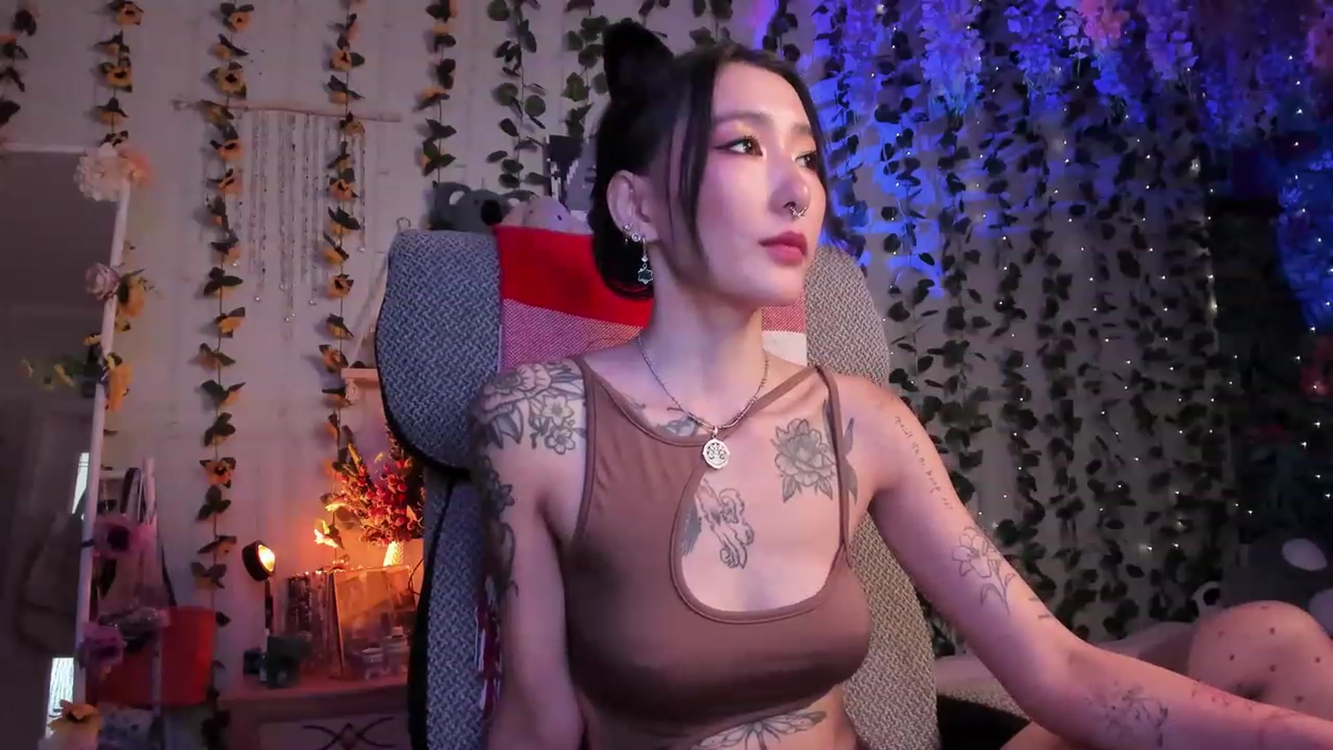 Gallery image thumbnail from KellyAsian's myfreecams stream on, 07/31/2023, 12:48 image 10 of 20