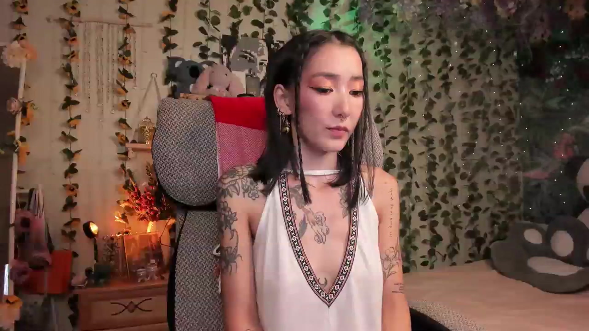 Gallery image thumbnail from KellyAsian's myfreecams stream on, 08/03/2023, 08:19 image 18 of 20