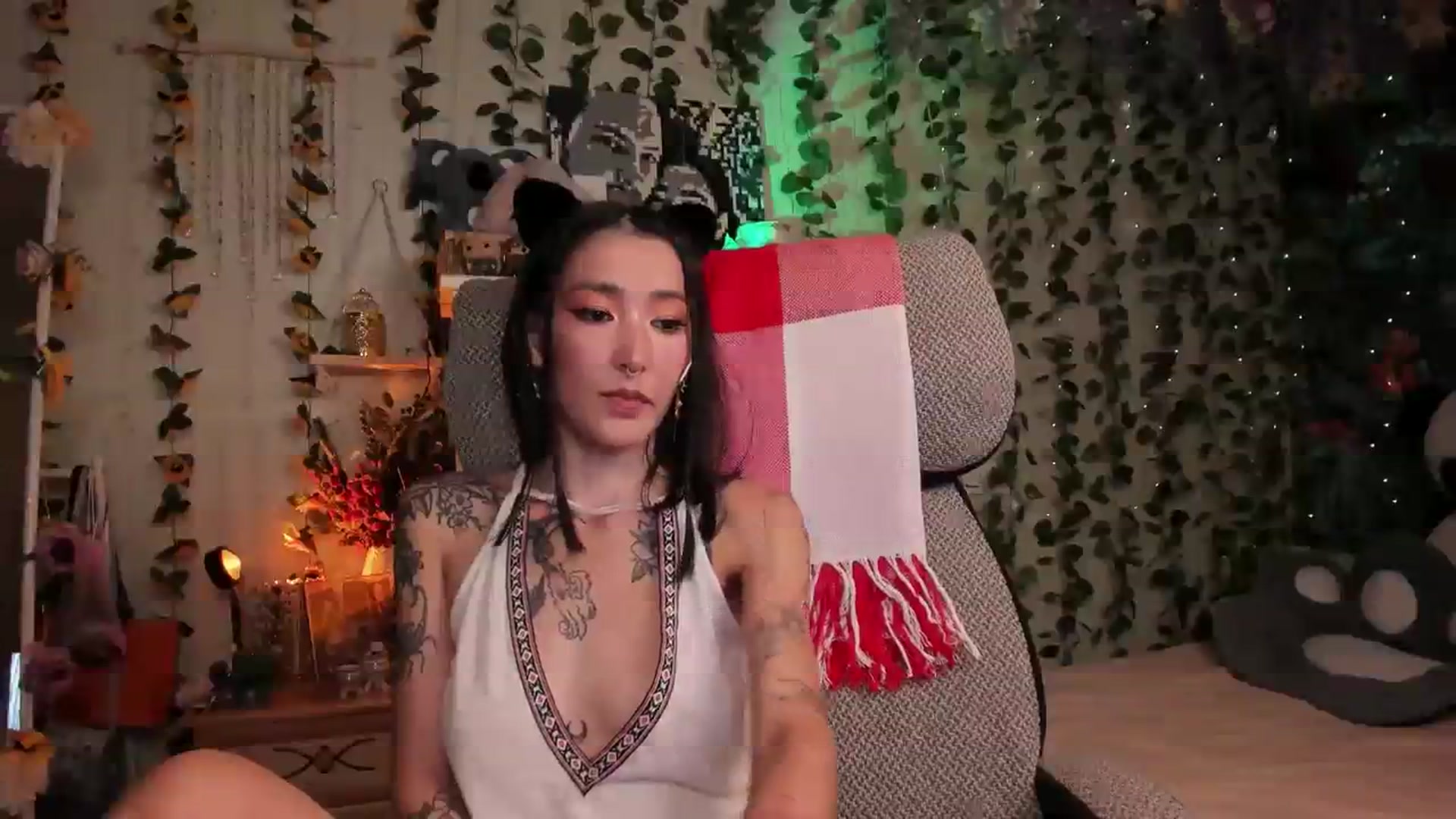 Gallery image thumbnail from KellyAsian's myfreecams stream on, 08/03/2023, 08:19 image 2 of 20
