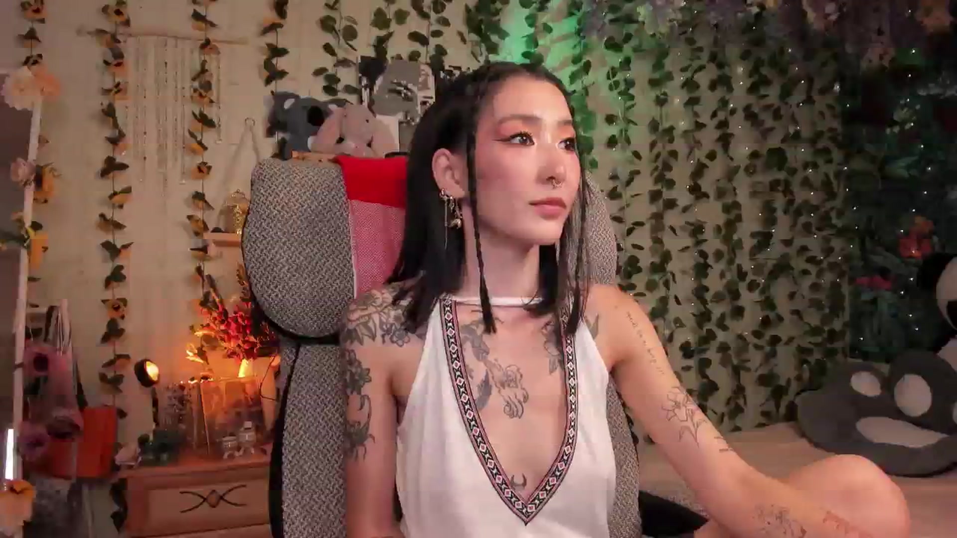 Gallery image thumbnail from KellyAsian's myfreecams stream on, 08/03/2023, 08:19 image 11 of 20