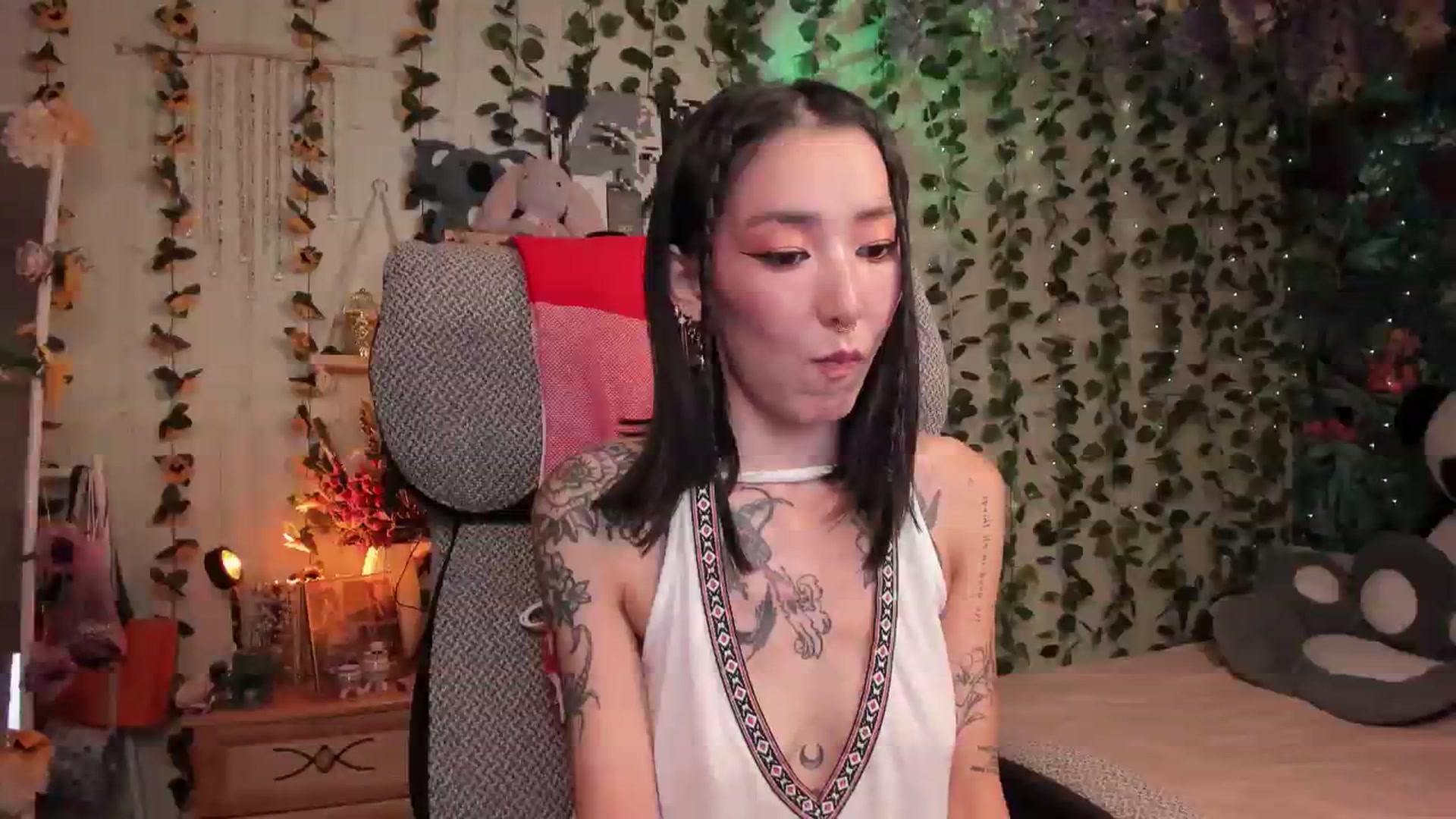 Gallery image thumbnail from KellyAsian's myfreecams stream on, 08/03/2023, 08:19 image 6 of 20