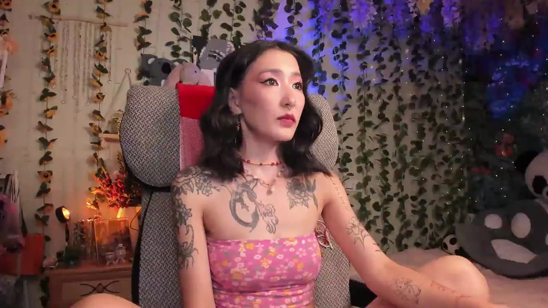 Gallery image thumbnail from KellyAsian's myfreecams stream on, 08/04/2023, 17:05 image 15 of 20