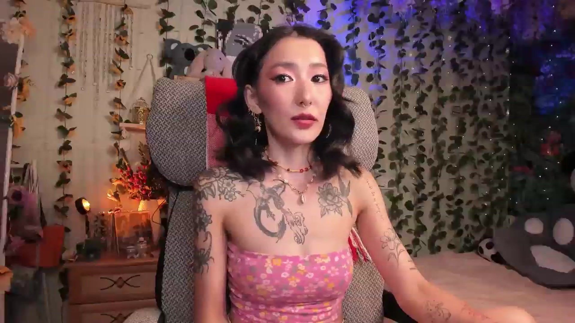 Gallery image thumbnail from KellyAsian's myfreecams stream on, 08/04/2023, 17:05 image 5 of 20