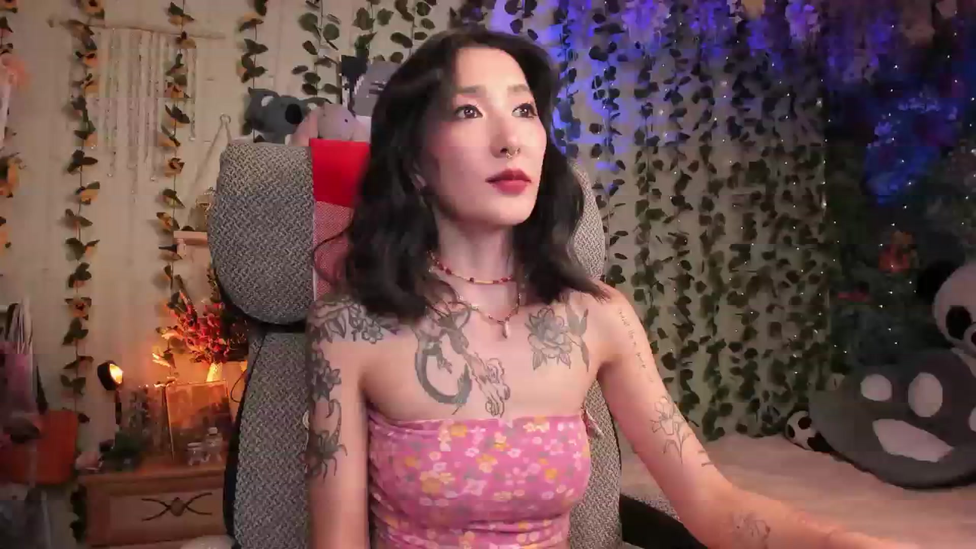 Gallery image thumbnail from KellyAsian's myfreecams stream on, 08/04/2023, 19:26 image 15 of 20