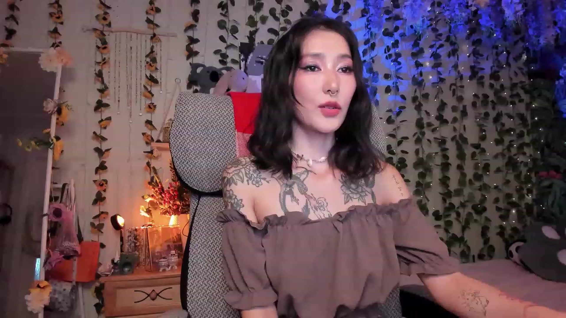 Gallery image thumbnail from KellyAsian's myfreecams stream on, 08/06/2023, 15:21 image 18 of 20