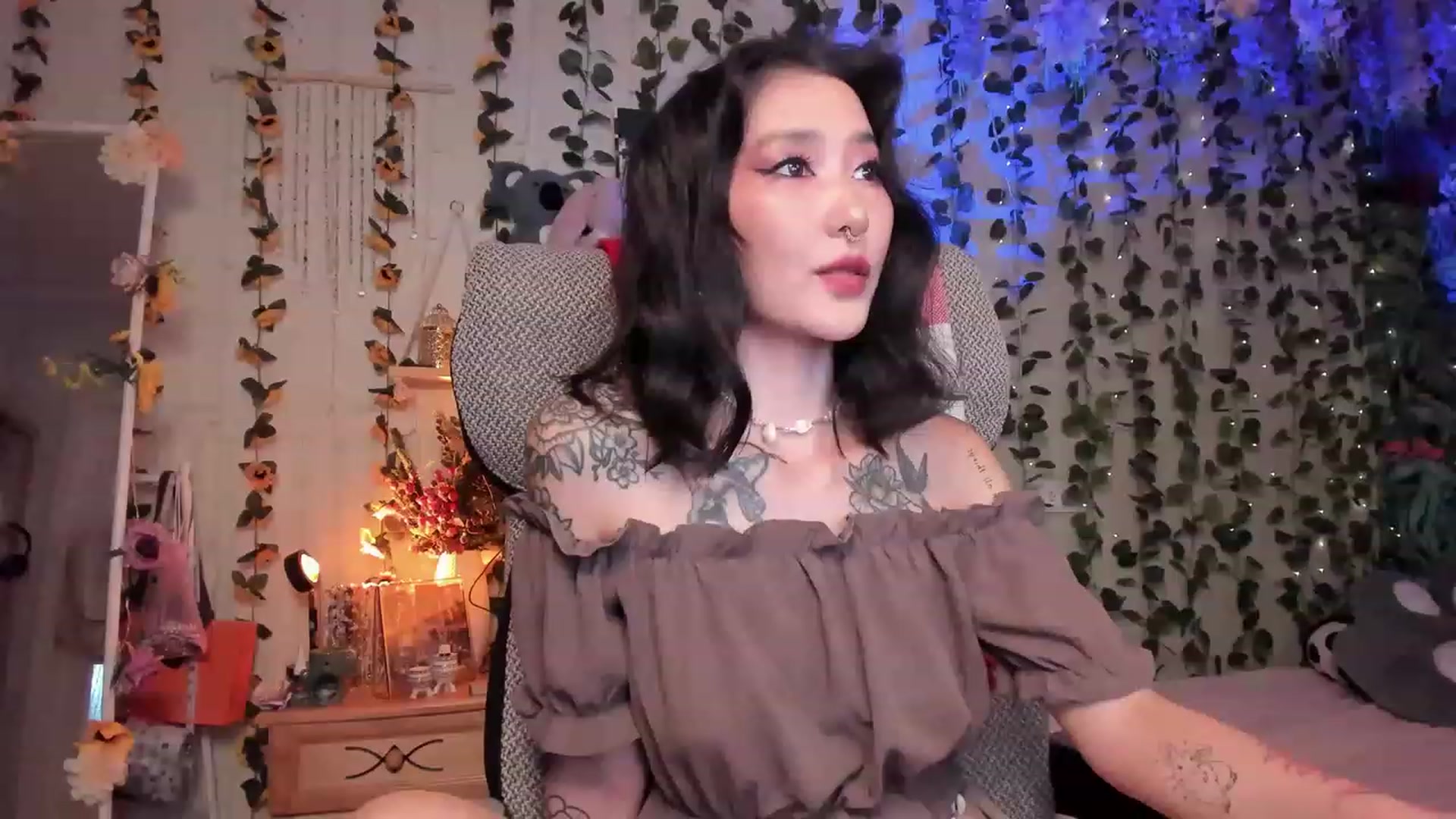 Gallery image thumbnail from KellyAsian's myfreecams stream on, 08/06/2023, 15:21 image 4 of 20