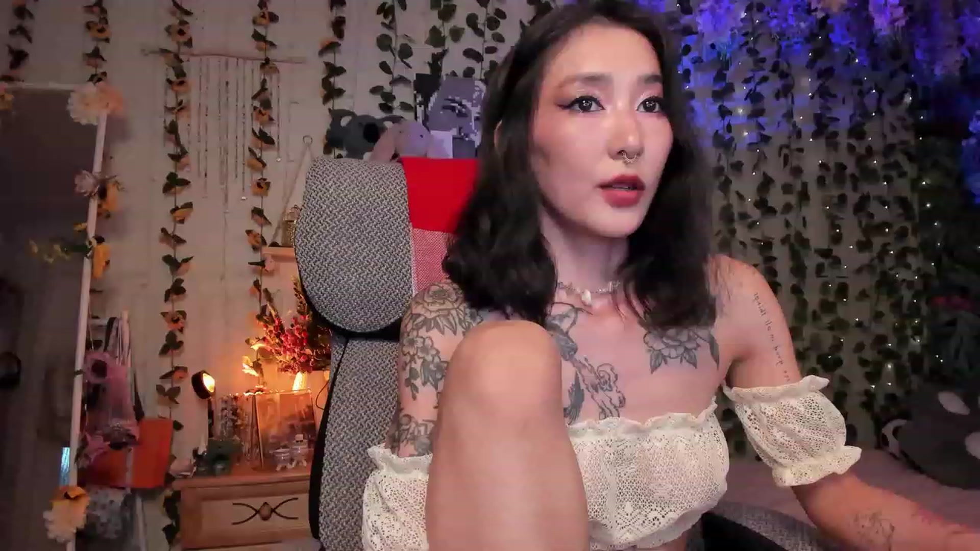 Gallery image thumbnail from KellyAsian's myfreecams stream on, 08/06/2023, 15:55 image 4 of 20