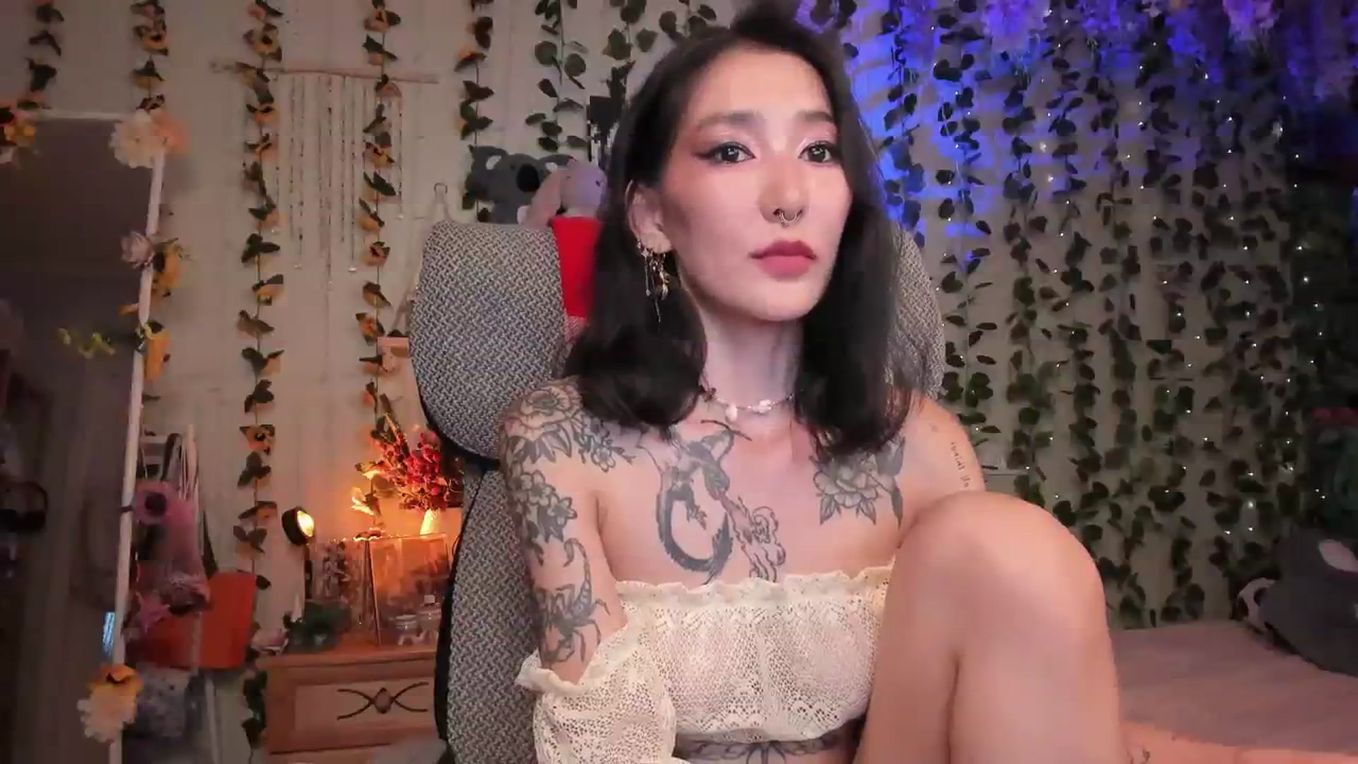 Gallery image thumbnail from KellyAsian's myfreecams stream on, 08/06/2023, 17:38 image 16 of 20