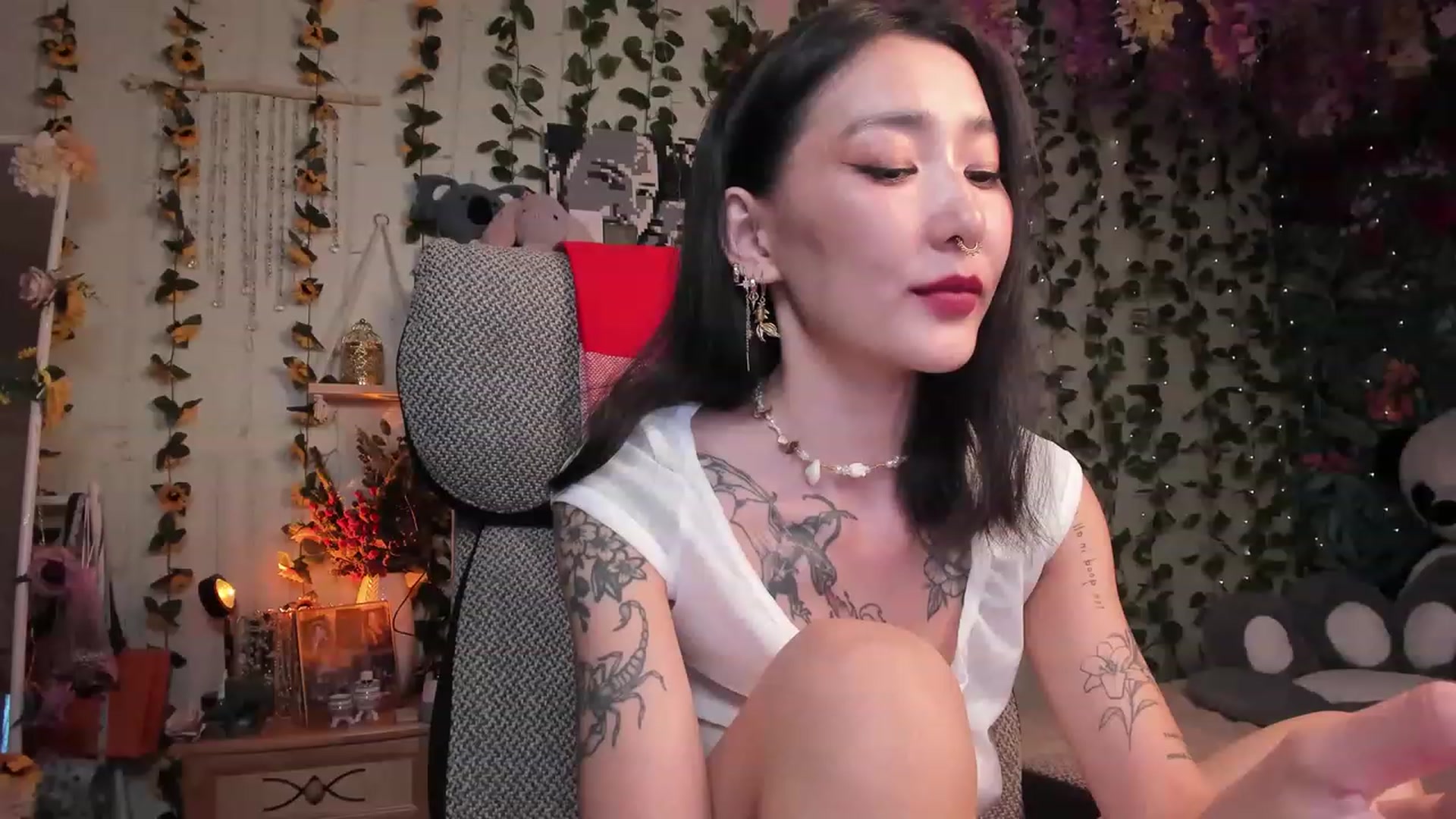 Gallery image thumbnail from KellyAsian's myfreecams stream on, 08/07/2023, 15:42 image 3 of 20