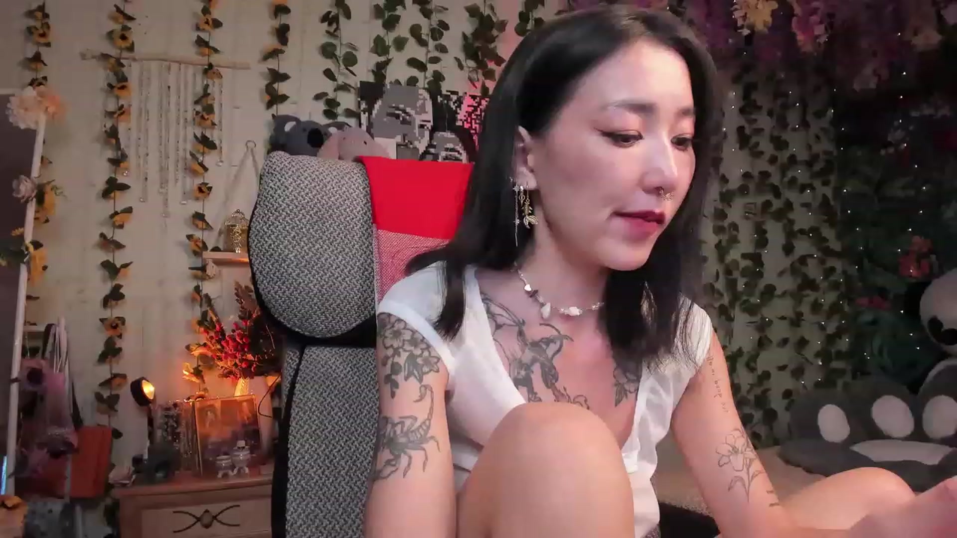 Gallery image thumbnail from KellyAsian's myfreecams stream on, 08/07/2023, 15:42 image 9 of 20