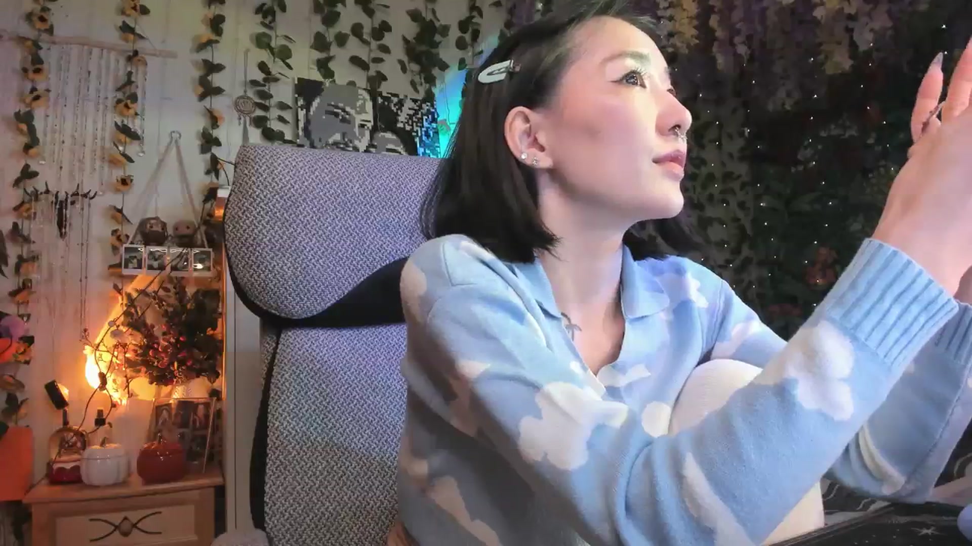 Gallery image thumbnail from KellyAsian's myfreecams stream on, 11/19/2023, 14:13 image 16 of 20