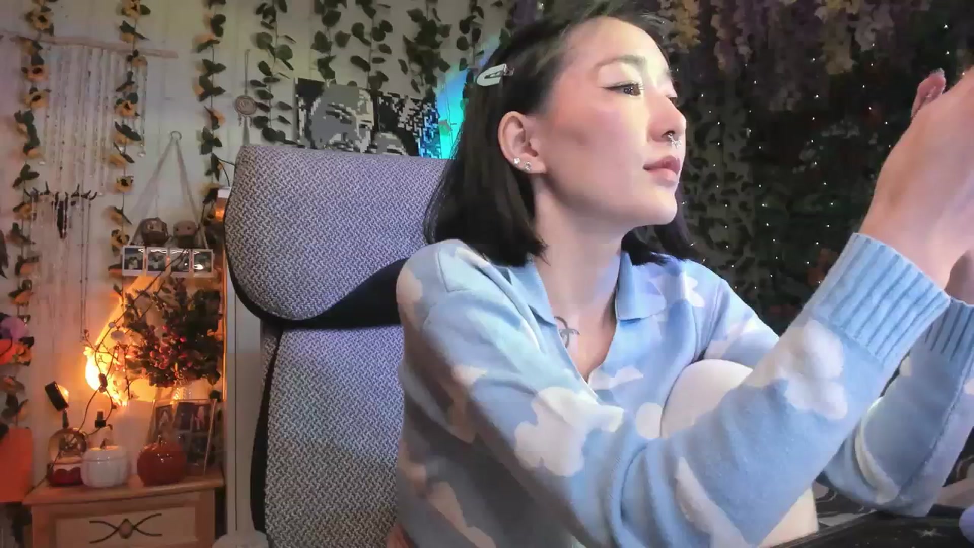 Gallery image thumbnail from KellyAsian's myfreecams stream on, 11/19/2023, 14:13 image 17 of 20