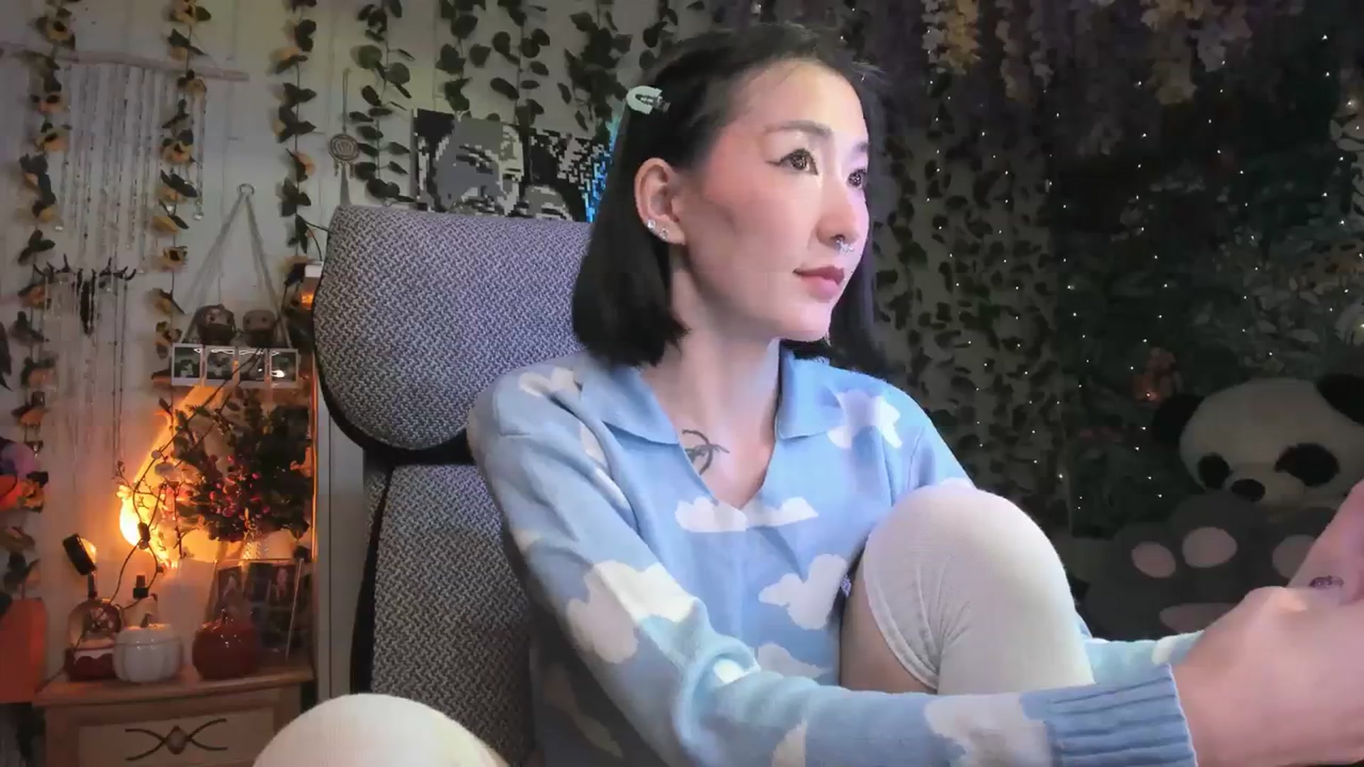 Gallery image thumbnail from KellyAsian's myfreecams stream on, 11/19/2023, 14:13 image 5 of 20