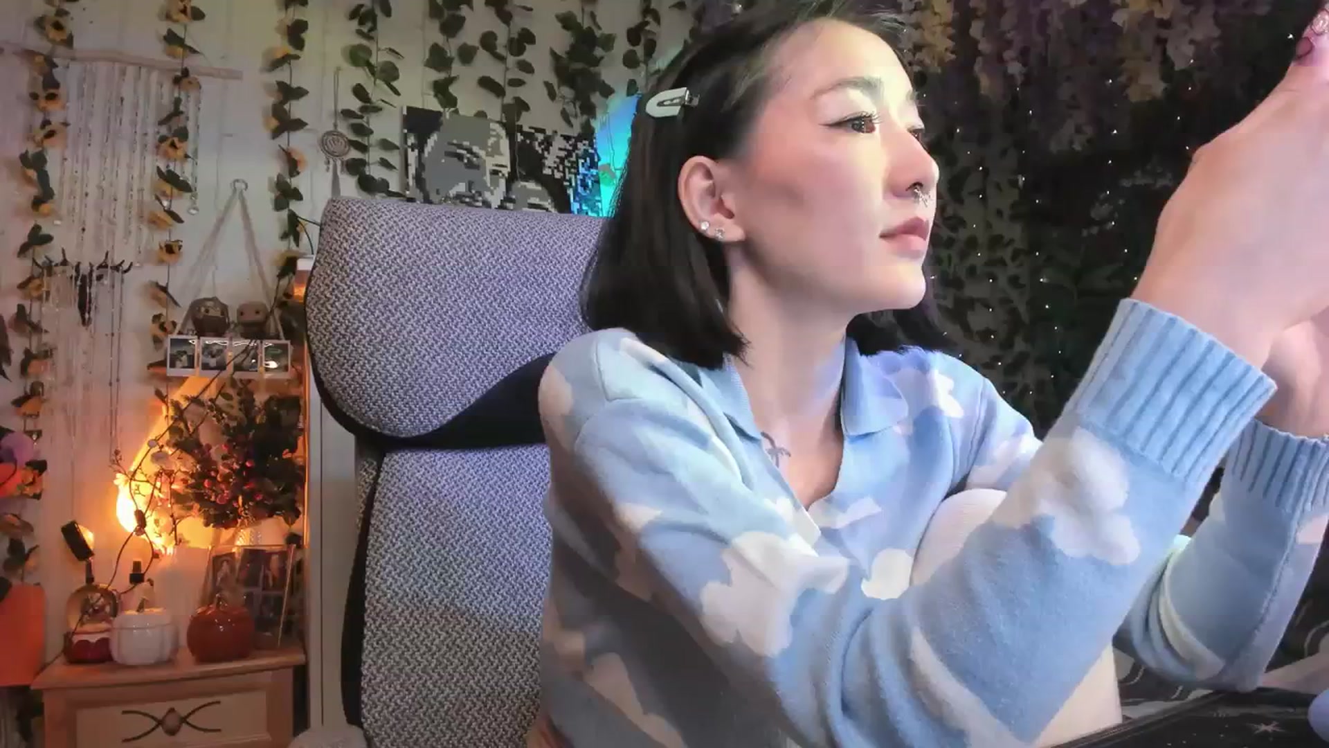 Gallery image thumbnail from KellyAsian's myfreecams stream on, 11/19/2023, 14:13 image 10 of 20