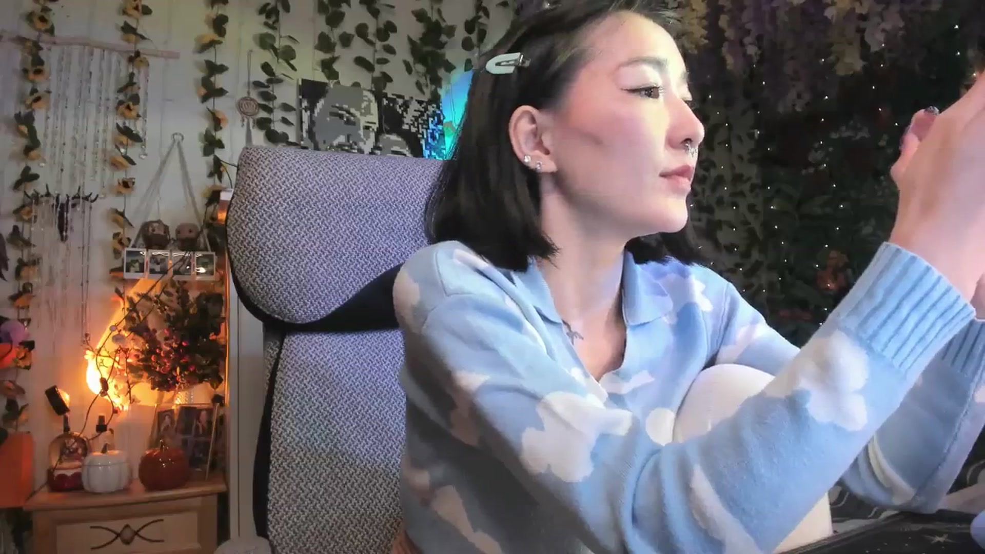 Gallery image thumbnail from KellyAsian's myfreecams stream on, 11/19/2023, 14:13 image 14 of 20